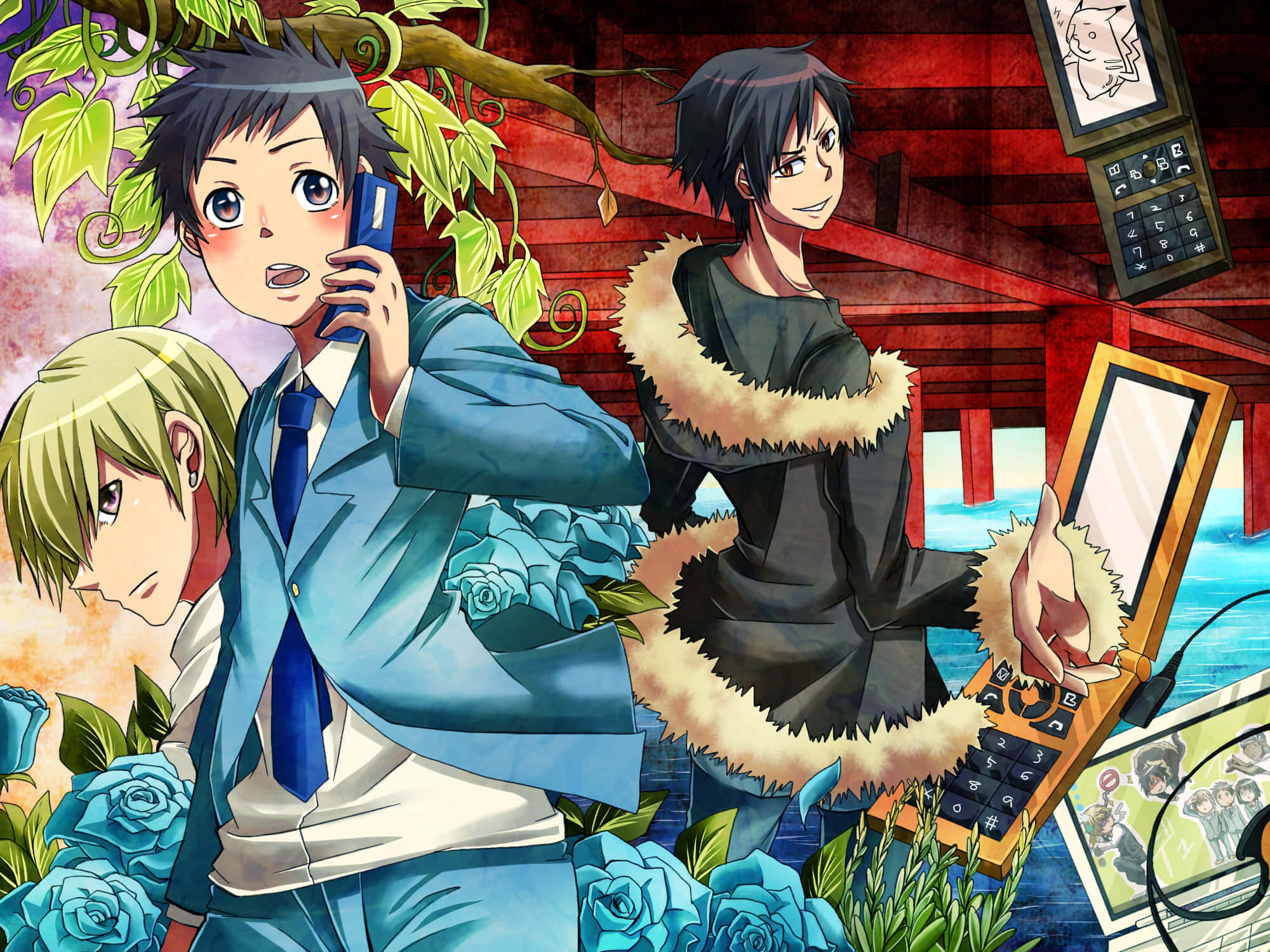Mikado Ryuugamine 桌布 壁紙 — 三個動漫角色在超現實拼貼畫中，背景是紅色木結構，點綴著藍色玫瑰藤蔓和復古電話。