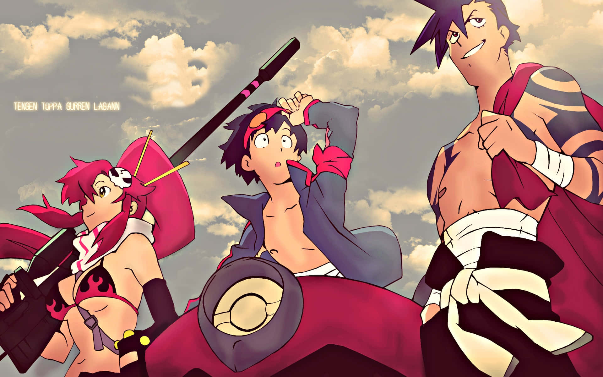 Gurren Lagann 桌布 壁紙 — 三個動漫角色在陰天下以動態姿勢站在紅色機車上。