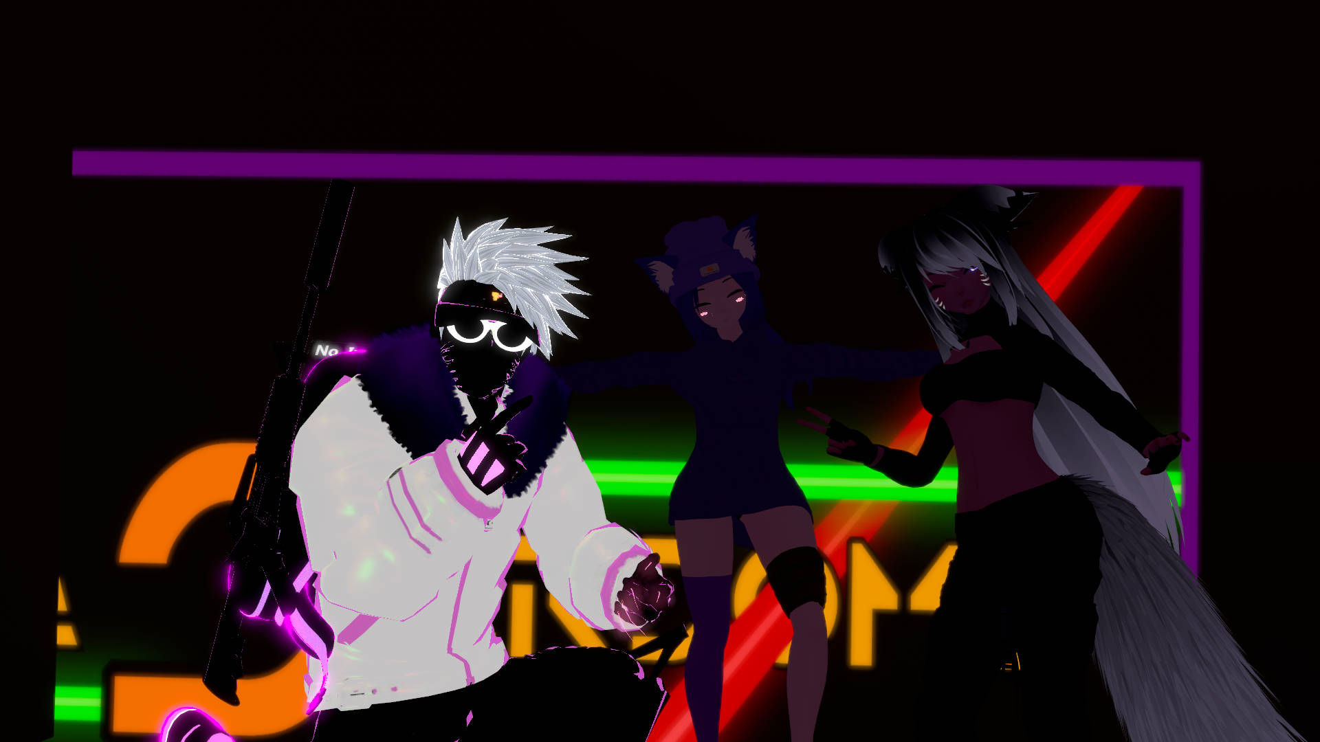 Vrchat 桌布 壁紙 — 三個動漫角色在霓虹燈俱樂部場景中，閃爍著紫色、綠色和橙色的光芒。