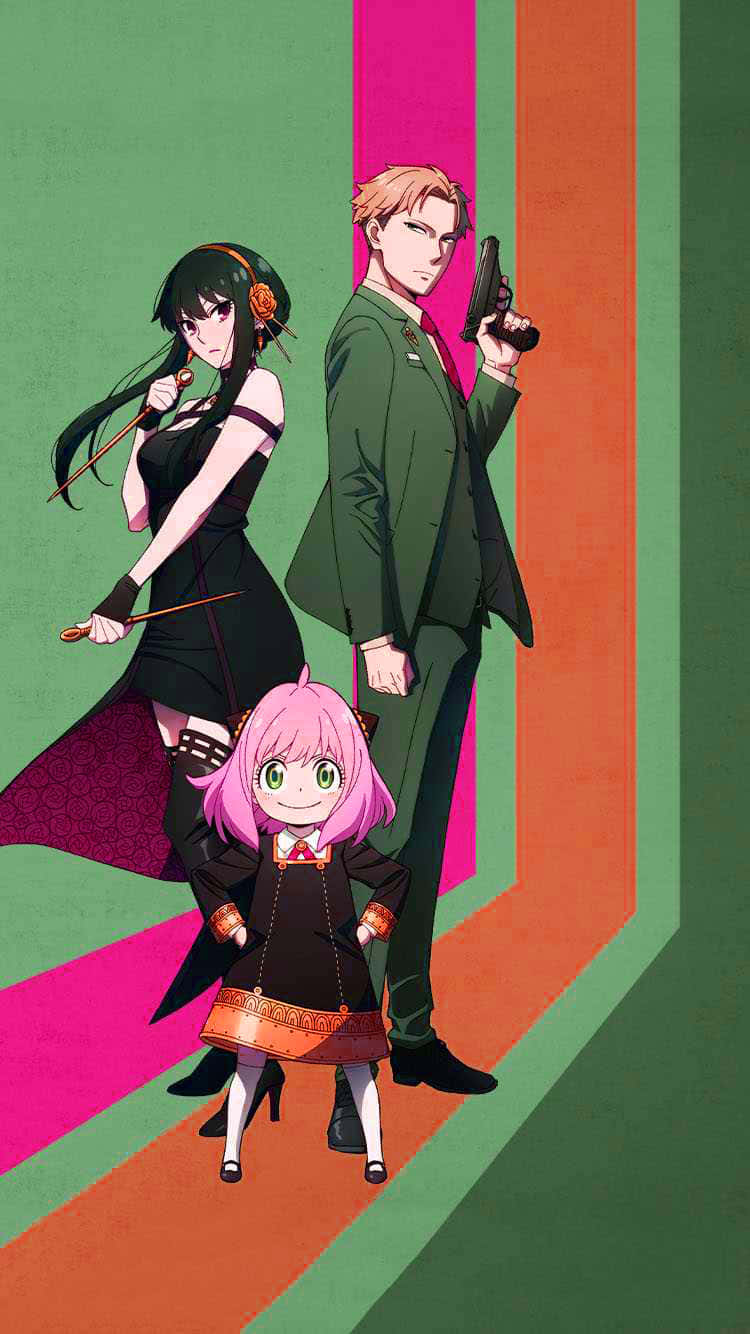Anya Spy X Family 桌布 壁紙 — 三個動漫角色手持武器，站在以綠色、粉紅色和橙色條紋組成的醒目幾何背景前。