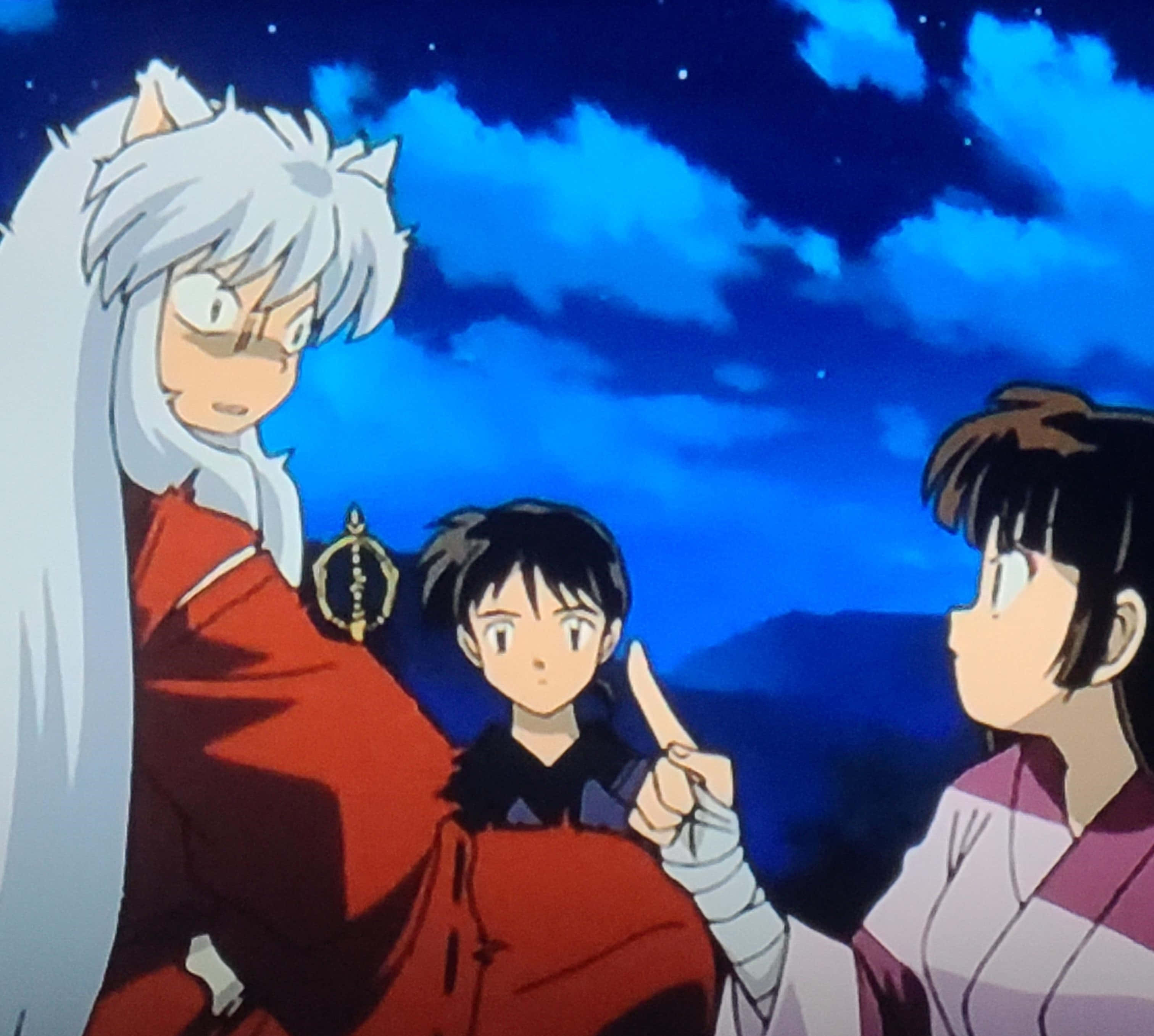 Inuyasha And The Gang 桌布 壁紙 — 三個動漫角色站在星空下，背景有戲劇性的藍色雲朵和遠山。