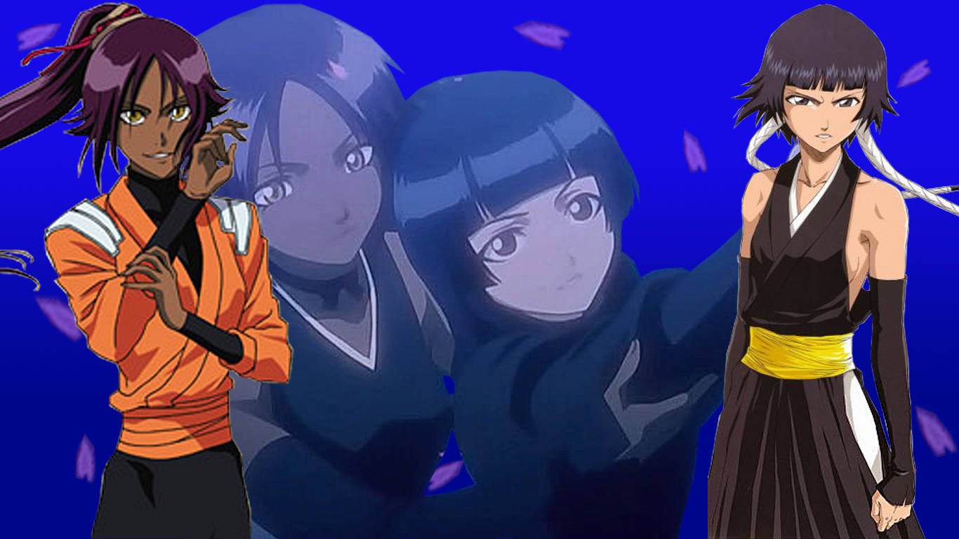 Yoruichi 桌布 壁紙 — 三個動漫角色站在深藍色背景前，有飄浮的粉紅色花瓣，一個穿橙色，一個穿黑色配黃色腰帶，後面有兩個模糊的身影。