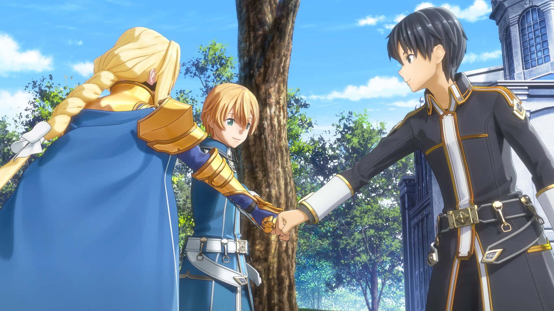 Sword Art Online Eugeo 桌布 壁紙 — 三個動漫角色身穿精細的奇幻盔甲，在明亮的藍天下，背景有綠樹和石建築物，站立在戶外。