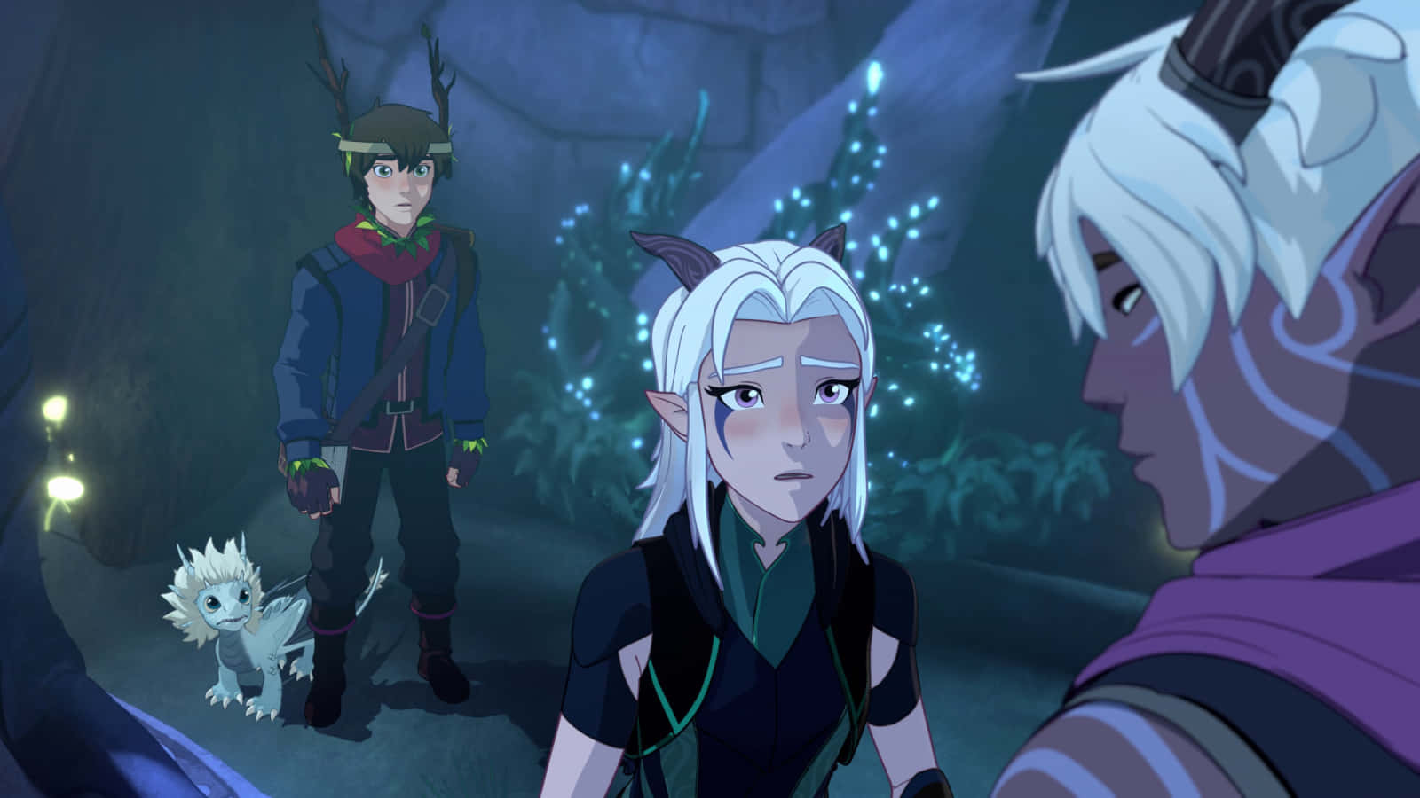 The Dragon Prince 桌布 壁紙 — 三個動畫奇幻角色，在黑暗洞穴環境中帶有發光植物。