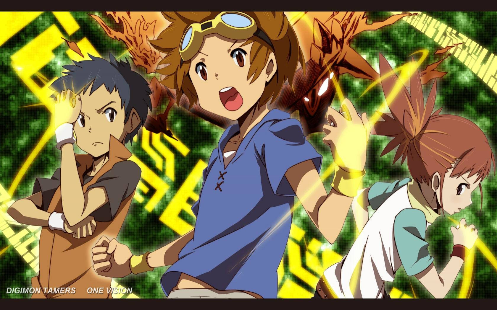 Digimon 桌布 壁紙 — 三個動畫小孩以動態姿勢，發光的手和火熱的數碼怪物，在充滿活力的綠色和黃色故障背景前。