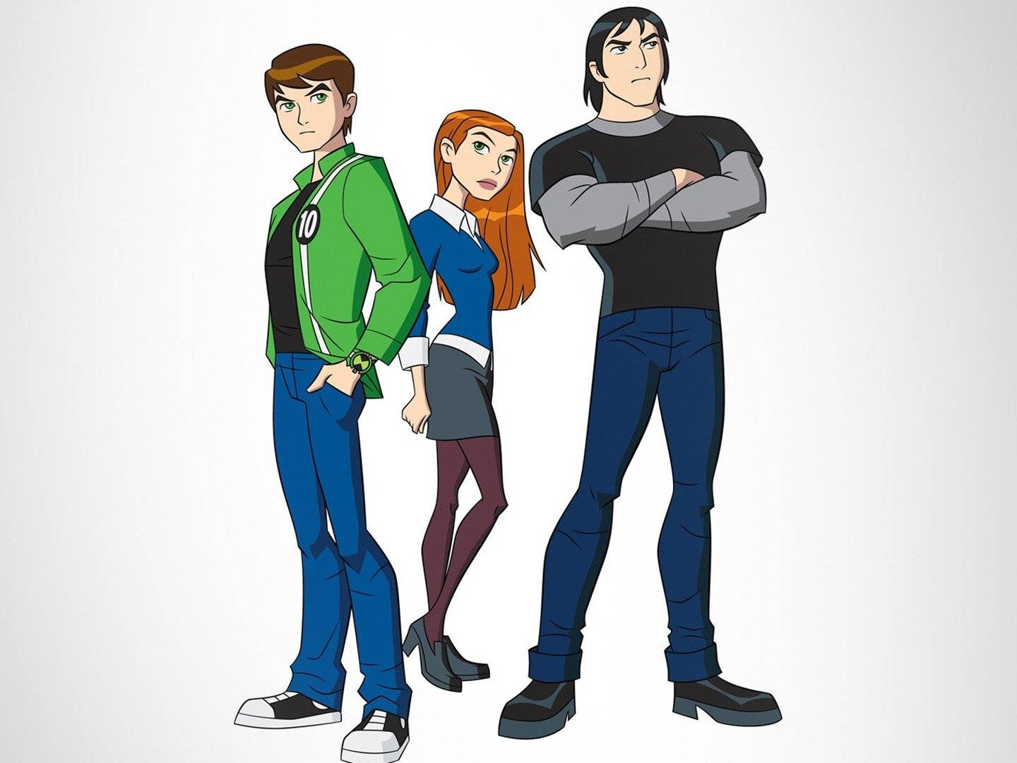 Ben 10 Omnitrix 桌布 壁紙 — 三個動畫角色自信地站在純白色背景前，穿著不同的服裝，表情嚴肅。