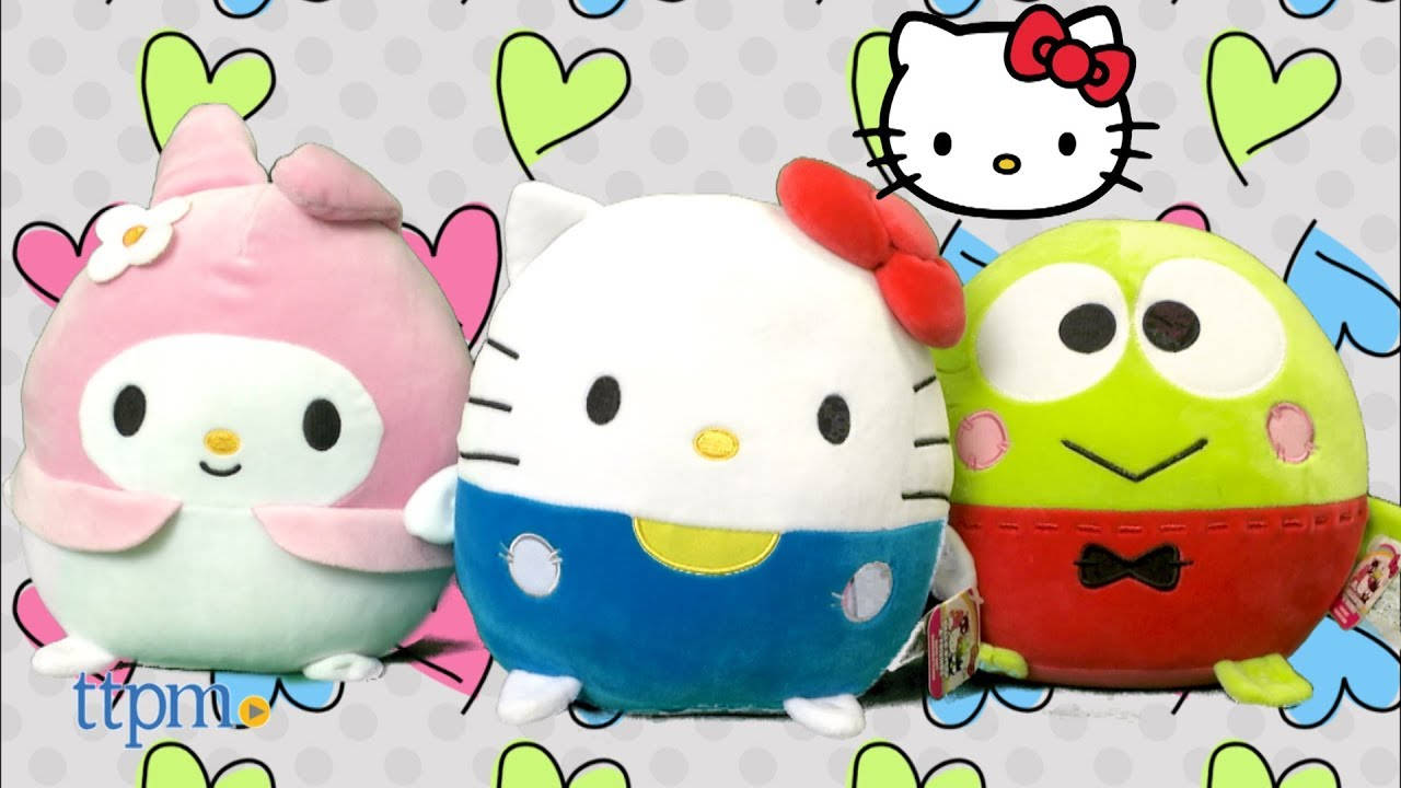 三個毛絨玩具 My Melody Hello Kitty 和 Keroppi 在心形圖案背景上。 — Squishmallows 壁紙
