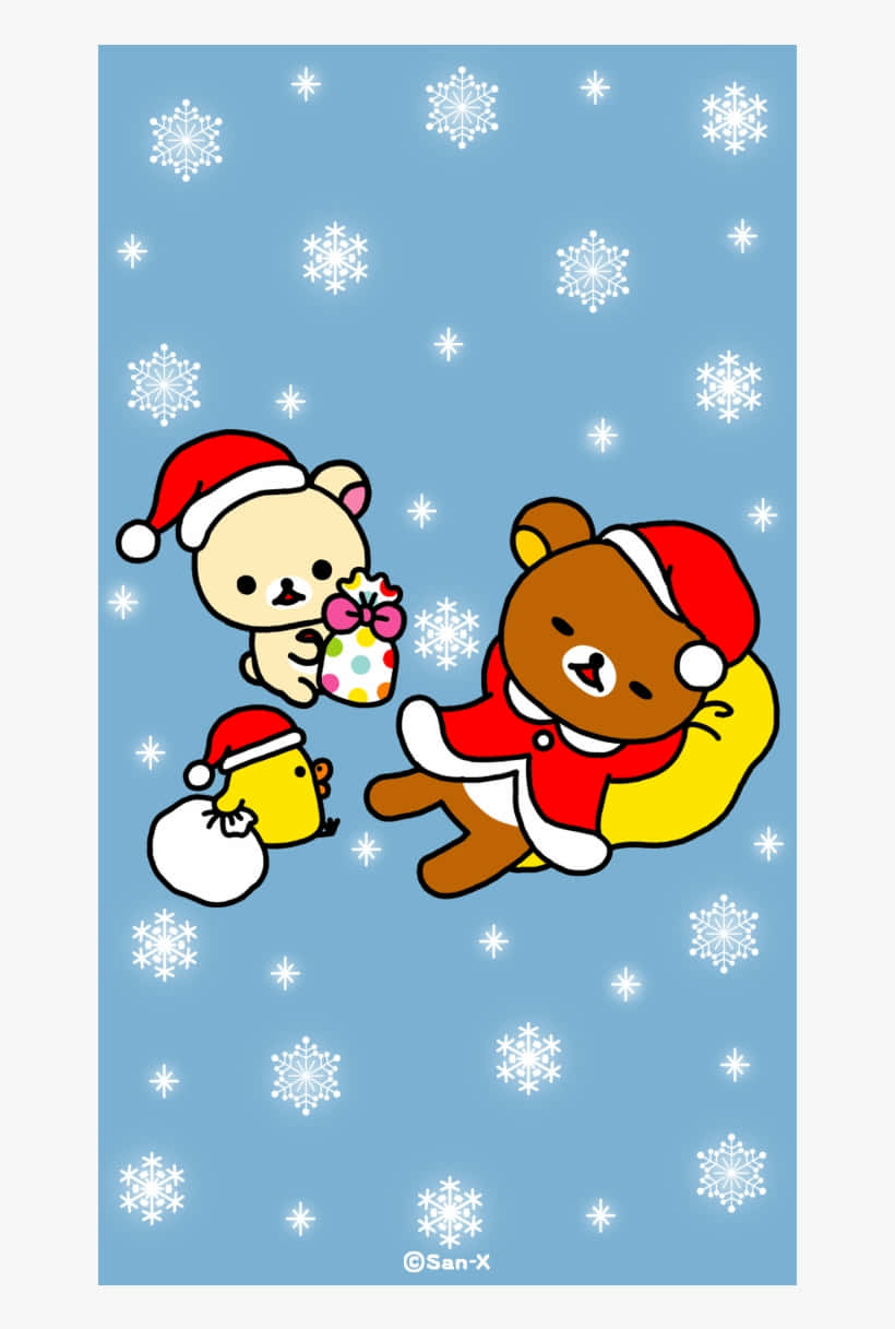 桌布 壁紙 — 三個可愛的San-X角色戴著聖誕帽，在雪藍色背景上歡樂地慶祝聖誕節。