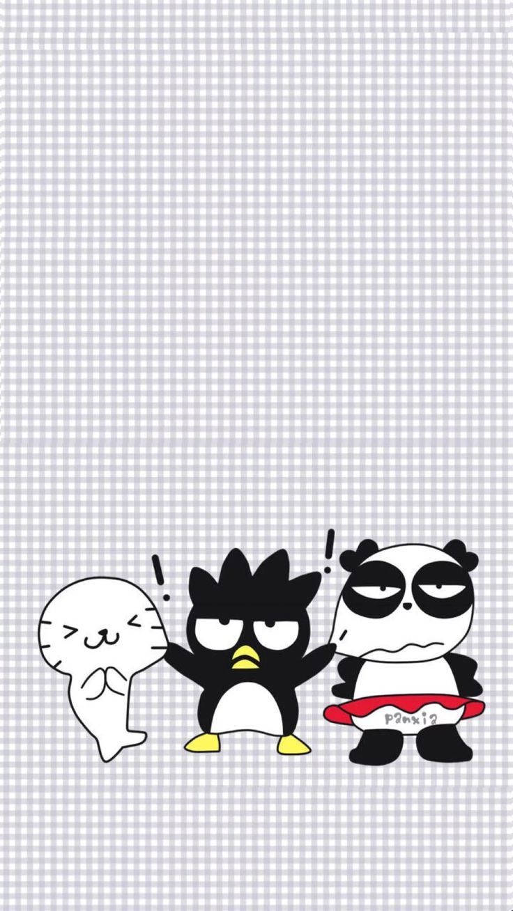 Badtz Maru 桌布 壁紙 — 三個可愛的卡通角色，一隻幽靈企鵝和一隻熊貓，站在淺灰色格子背景上。