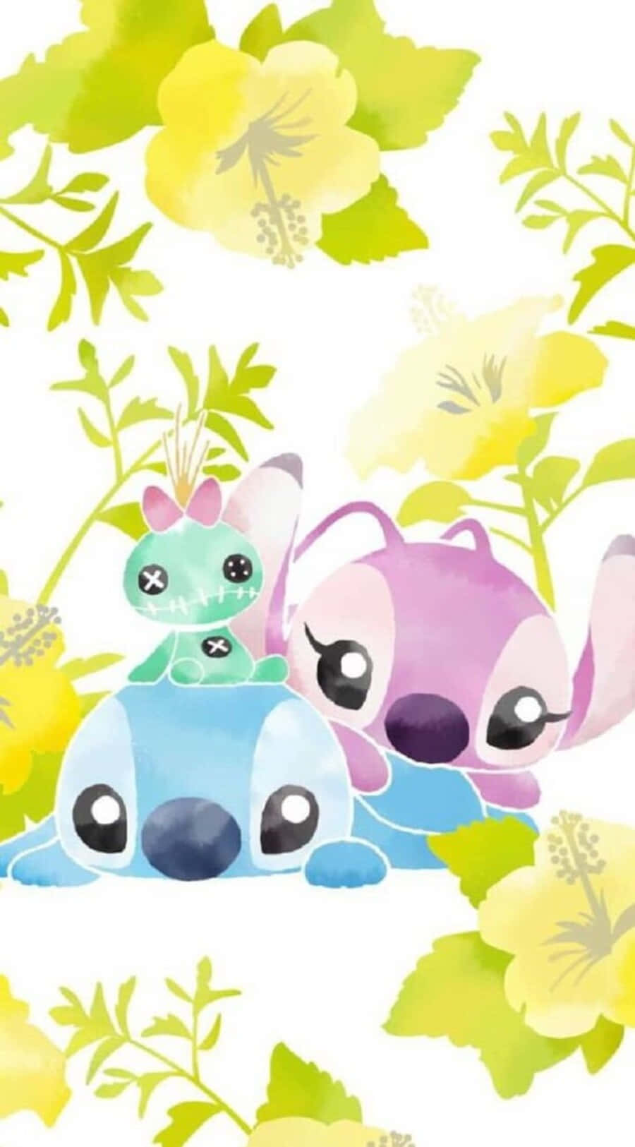 Love Stitch And Angel 桌布 壁紙 — 三個可愛的卡通角色依偎在明亮的黃色花朵和綠葉之間，採用柔和的水彩風格。