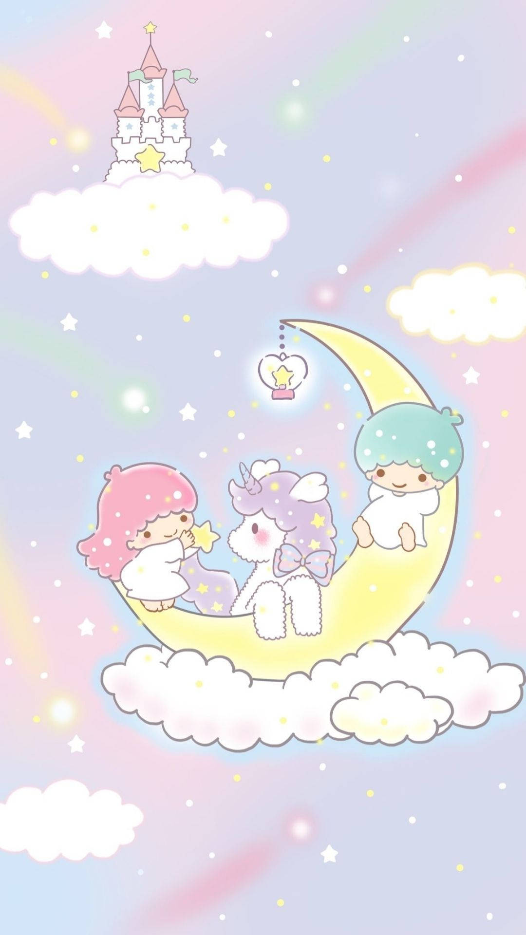 Twin 桌布 壁紙 — 三個可愛的卡通角色坐在被雲朵、星星和遠處城堡包圍的彎月上，背景是粉彩色的天空。