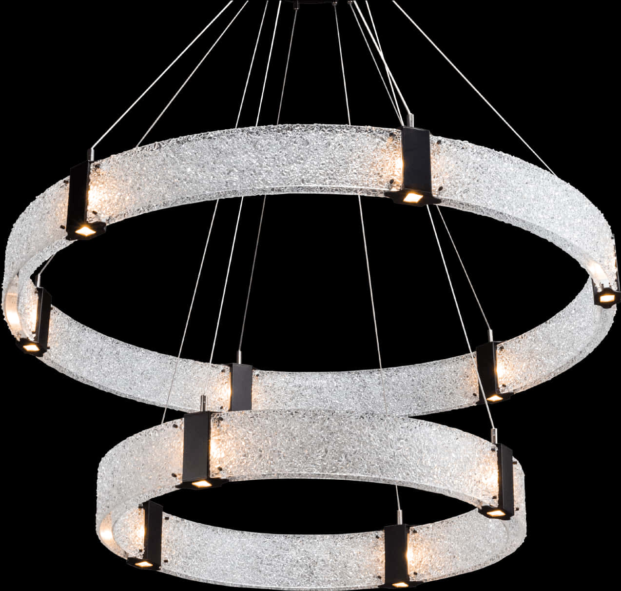 Chandelier 桌布 壁紙 — 三個同心水晶環以細線懸掛，在黑色背景上發出溫暖的光芒。