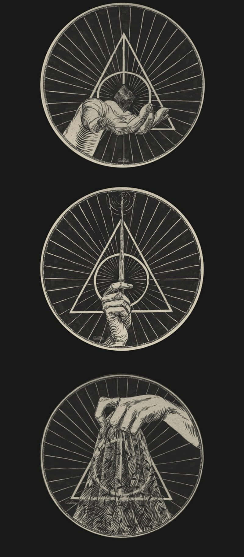 Horcrux 桌布 壁紙 — 三個圓形雕刻描繪了手在深色背景下與幾何符號和金字塔互動。