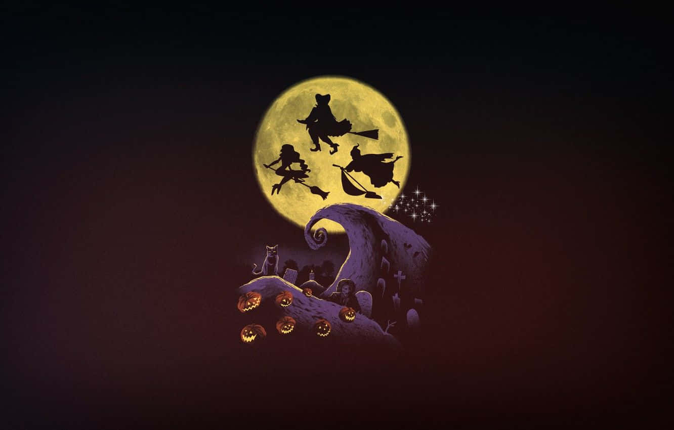 Hocus Pocus 桌布 壁紙 — 三個女巫剪影騎著掃帚，在發光的滿月前飛過一個陰森的墓地，墓地裡有傑克南瓜燈。