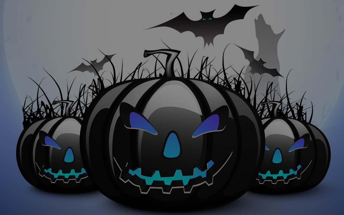 Cool Scary 桌布 壁紙 — 三個帶有發光藍色眼睛和鋸齒狀牙齒的威脅性黑色南瓜，站在一個陰森的田野中，蝙蝠在灰色的月光天空下飛翔。