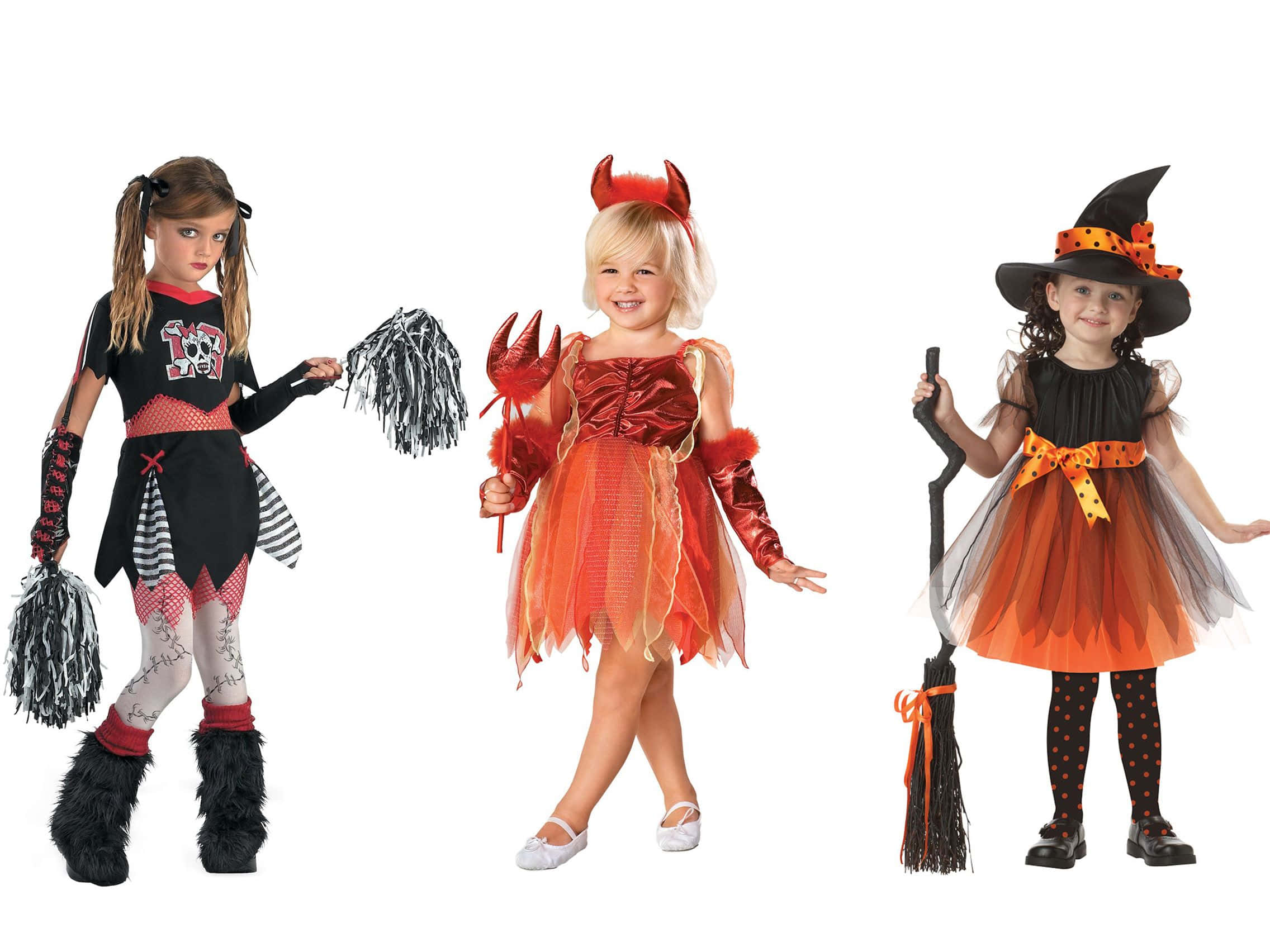 Halloween Costume 桌布 壁紙 — 三個年輕女孩穿著萬聖節服裝，分別是啦啦隊員、魔鬼和女巫，在純白色背景前擺姿勢。