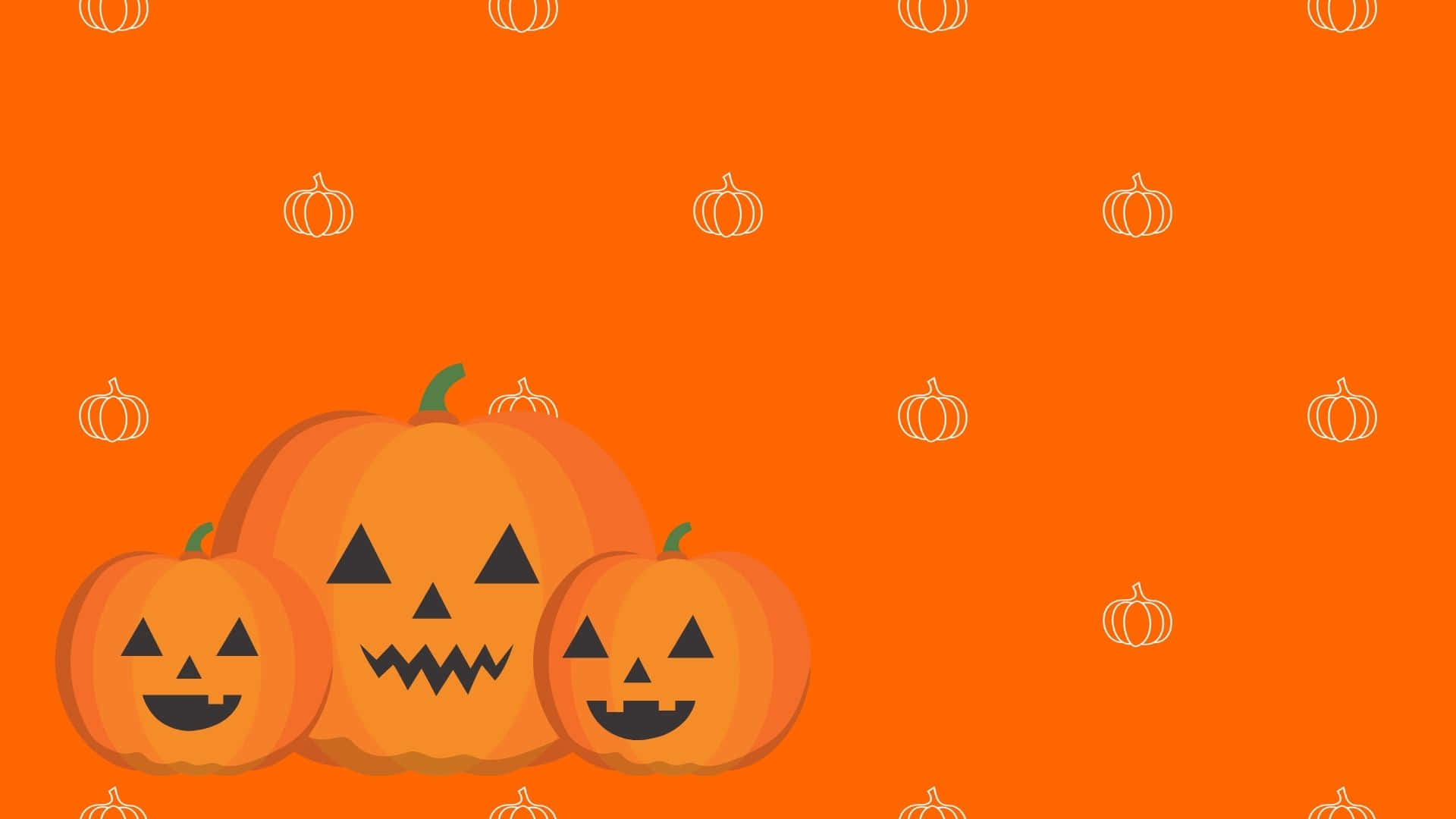 Cute Pumpkin 桌布 壁紙 — 三個微笑的南瓜燈，有三角形眼睛和鋸齒狀牙齒，坐在橙色背景上，點綴著白色南瓜輪廓。