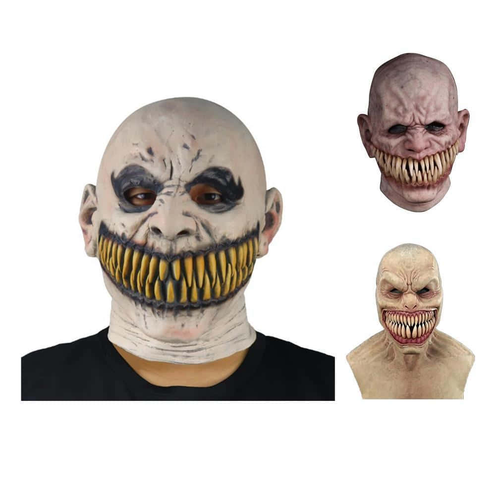 Mask 桌布 壁紙 — 三個怪誕的乳膠面具，有著寬闊咧嘴笑的口，滿是尖牙，以及皺紋的禿頭，顯示在白色背景上。