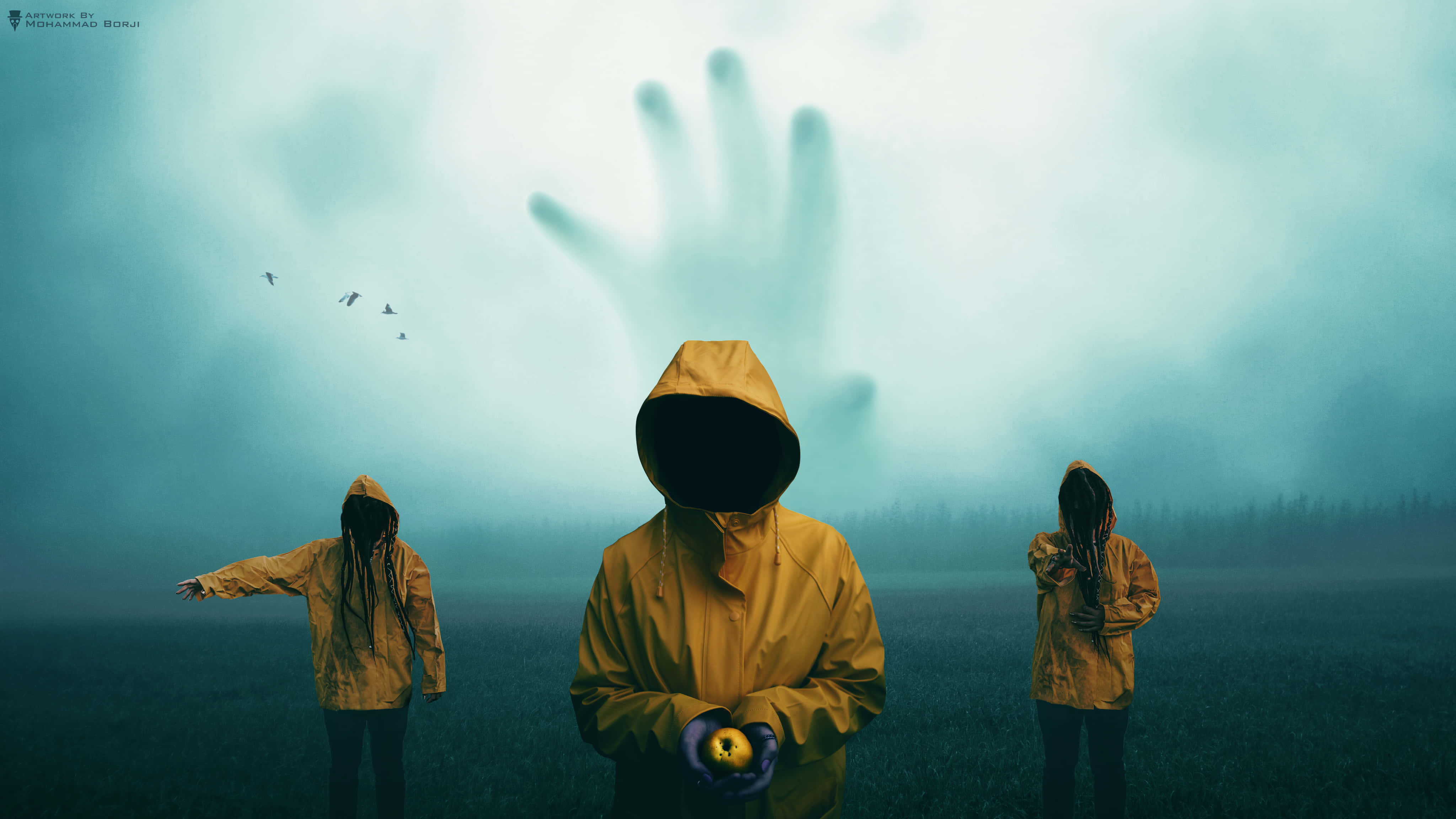 Raincoat 桌布 壁紙 — 三個戴著兜帽、身穿黃色雨衣的身影站在霧氣瀰漫的田野中，一隻巨大的半透明手掌懸在他們上方。