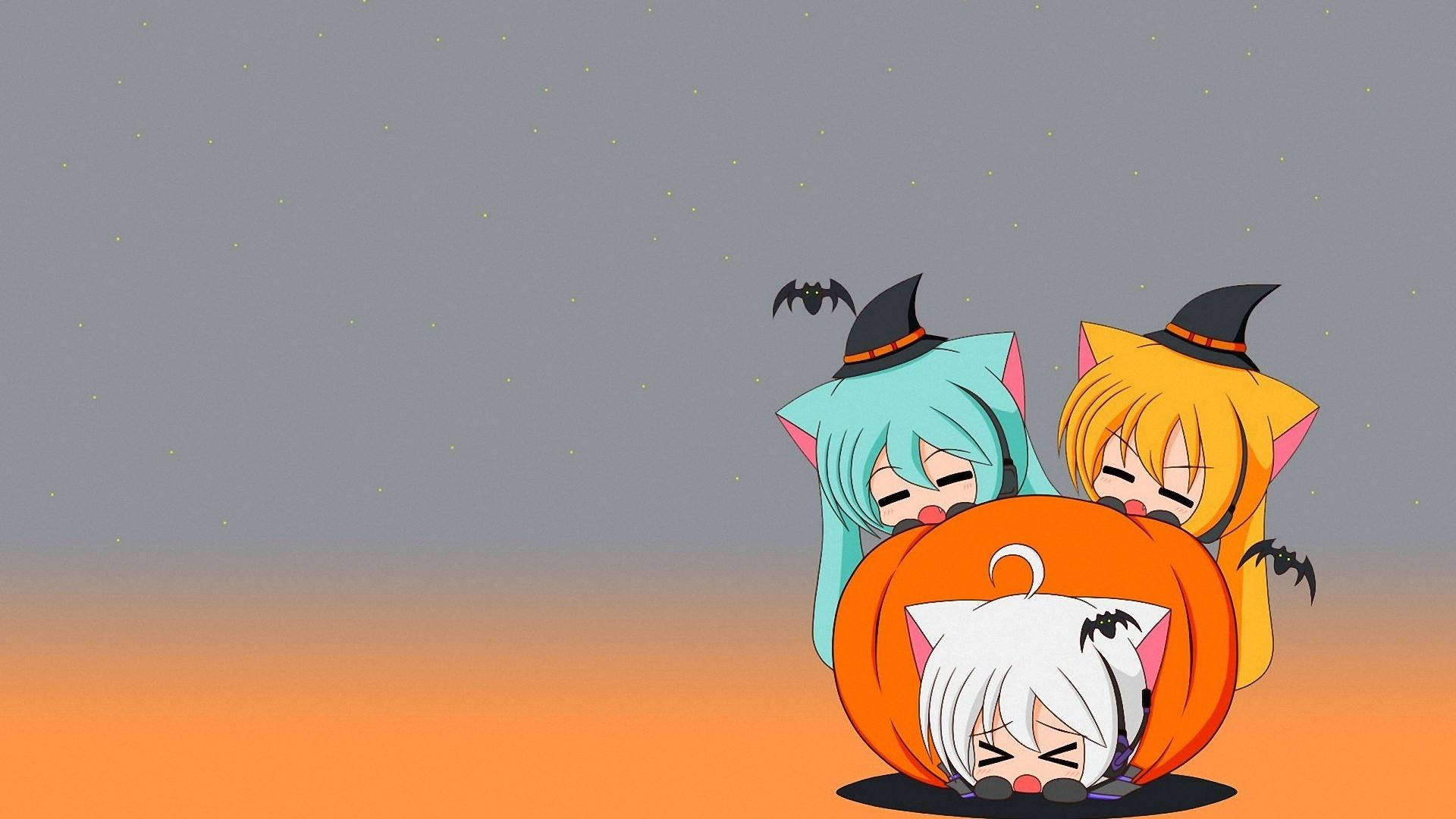 Gambar 桌布 壁紙 — 三個戴著巫師帽的Q版動畫女孩從南瓜燈後面探出頭來，背景是蝙蝠飛舞的暮色天空。