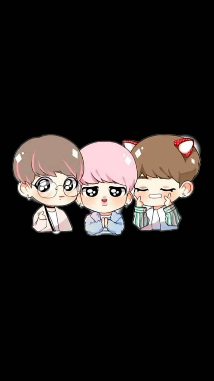 cute bts group 桌布 壁紙 — 三個擁有不同髮型和表情的Q版動漫角色站在純黑色背景前。