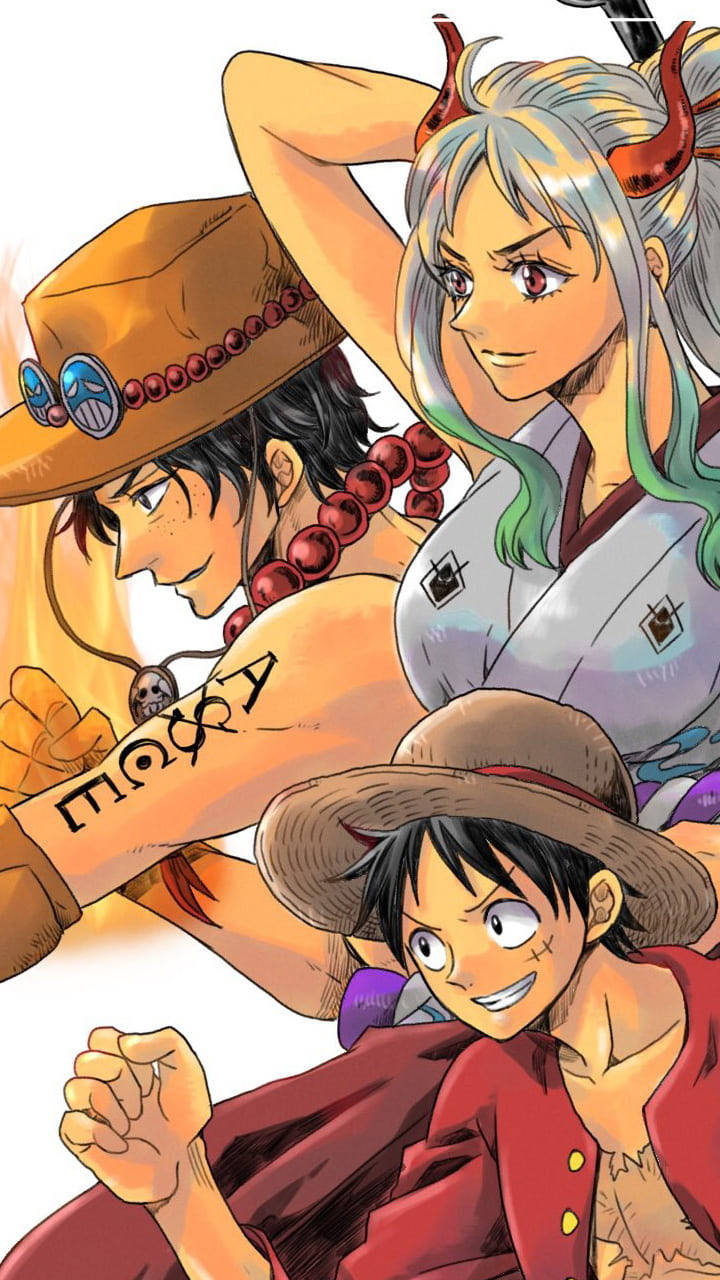 Luffy 桌布 壁紙 — 三個擁有獨特帽子和紋身的動漫角色，在明亮的背景下動態擺姿勢。