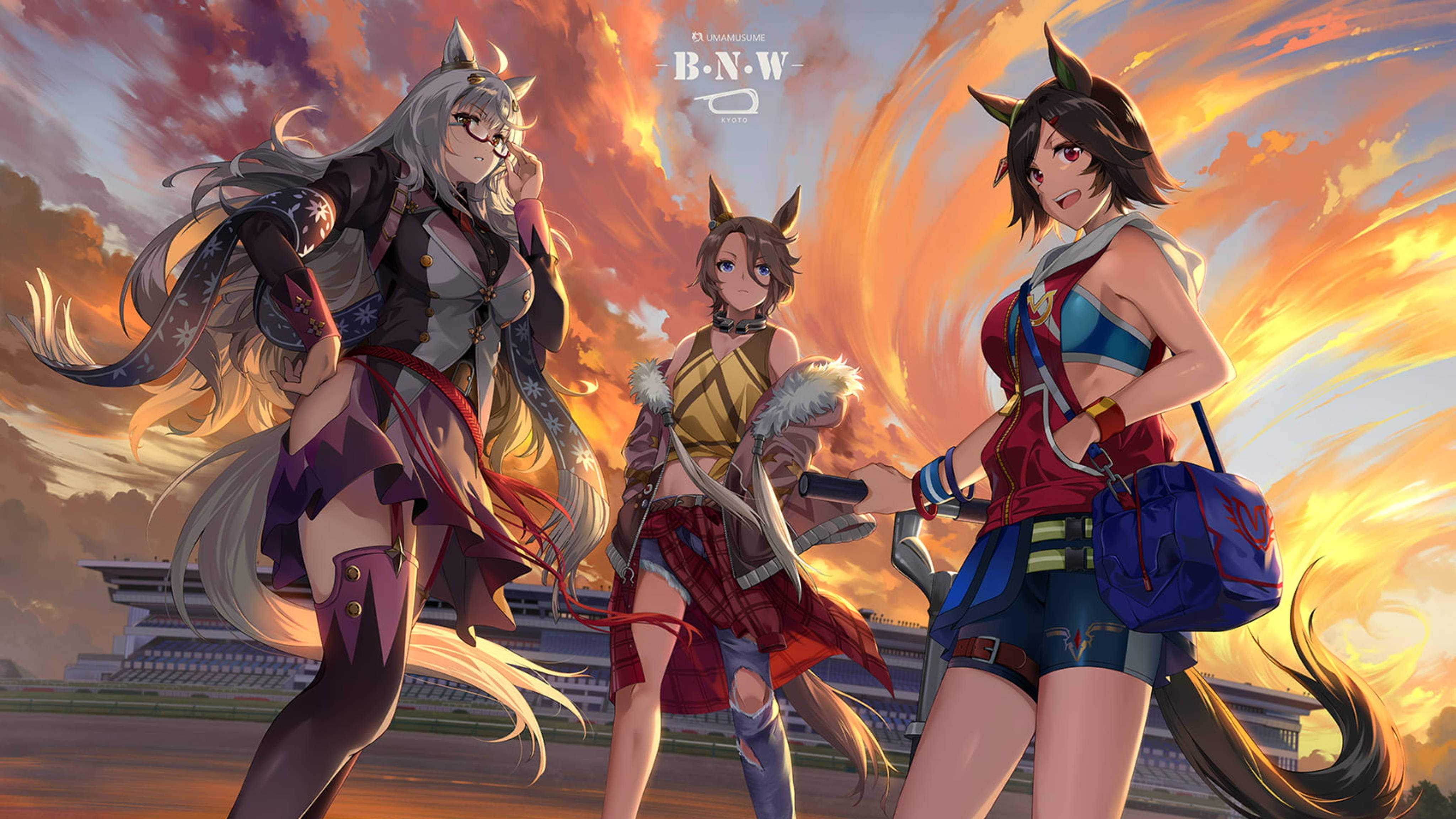 Uma 桌布 壁紙 — 三個擬人化馬女穿著鮮豔服裝，自信地站在賽馬場上，背景是火紅的日落天空。