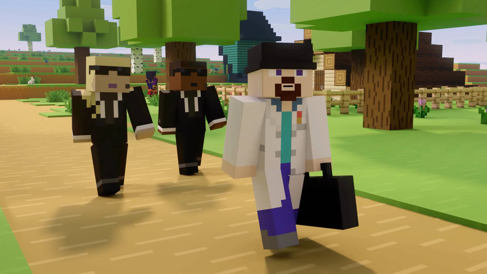 電玩遊戲 桌布 壁紙 — 三個方塊狀的Minecraft角色沿著一條陽光普照的小路穿過一個有樹木和圍欄的像素化森林。