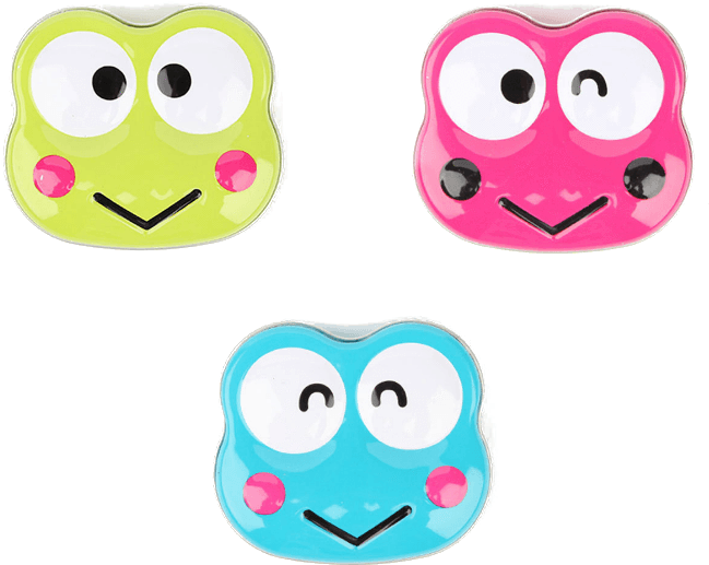 Cartoon Characters 桌布 壁紙 — 三個有光澤的卡通青蛙臉，分別是綠色、粉紅色和藍色，有大眼睛和微笑，背景為黑色。