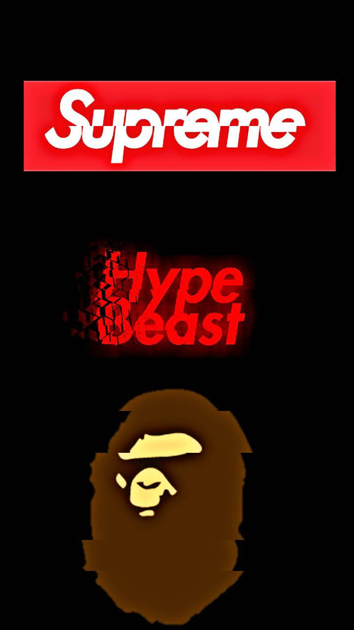 潮流玩家 桌布 壁紙 — 三個標誌性街頭服飾標誌 Supreme Hype Beast 和 A BATHING APE 在黑色背景上發光。