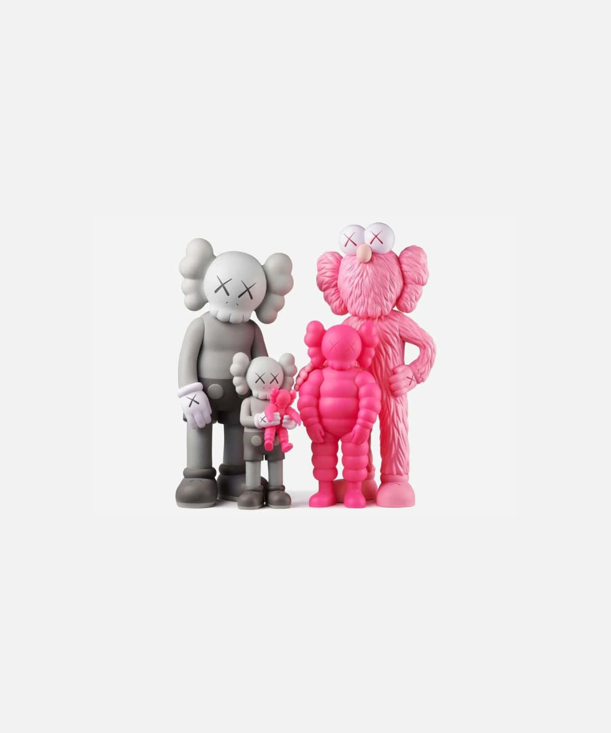 Kaws Figures 桌布 壁紙 — 三個灰色和粉紅色的風格化KAWS人偶，帶有X眼睛表情，站在純白色背景前。