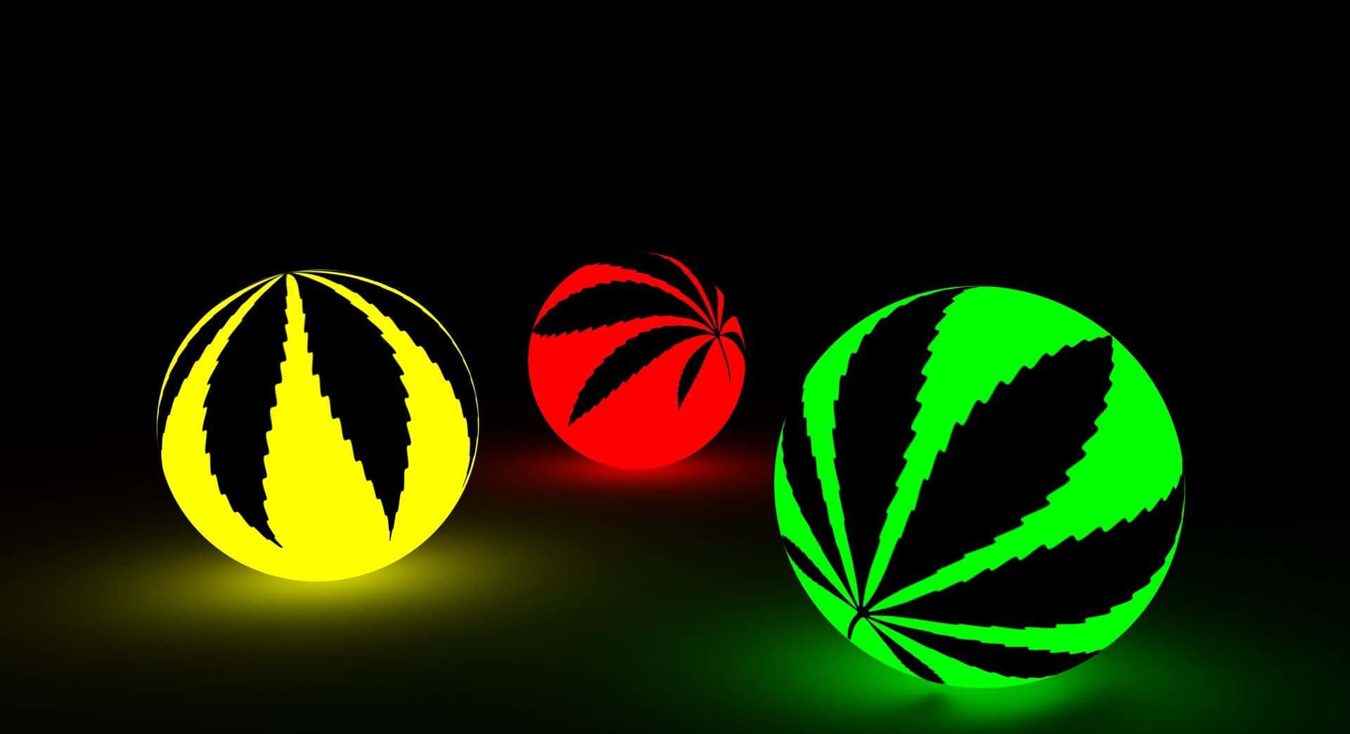 Weed Leaf 桌布 壁紙 — 三個發光的球體，帶有黃色、紅色和綠色的大麻葉圖案，漂浮在深色背景上。