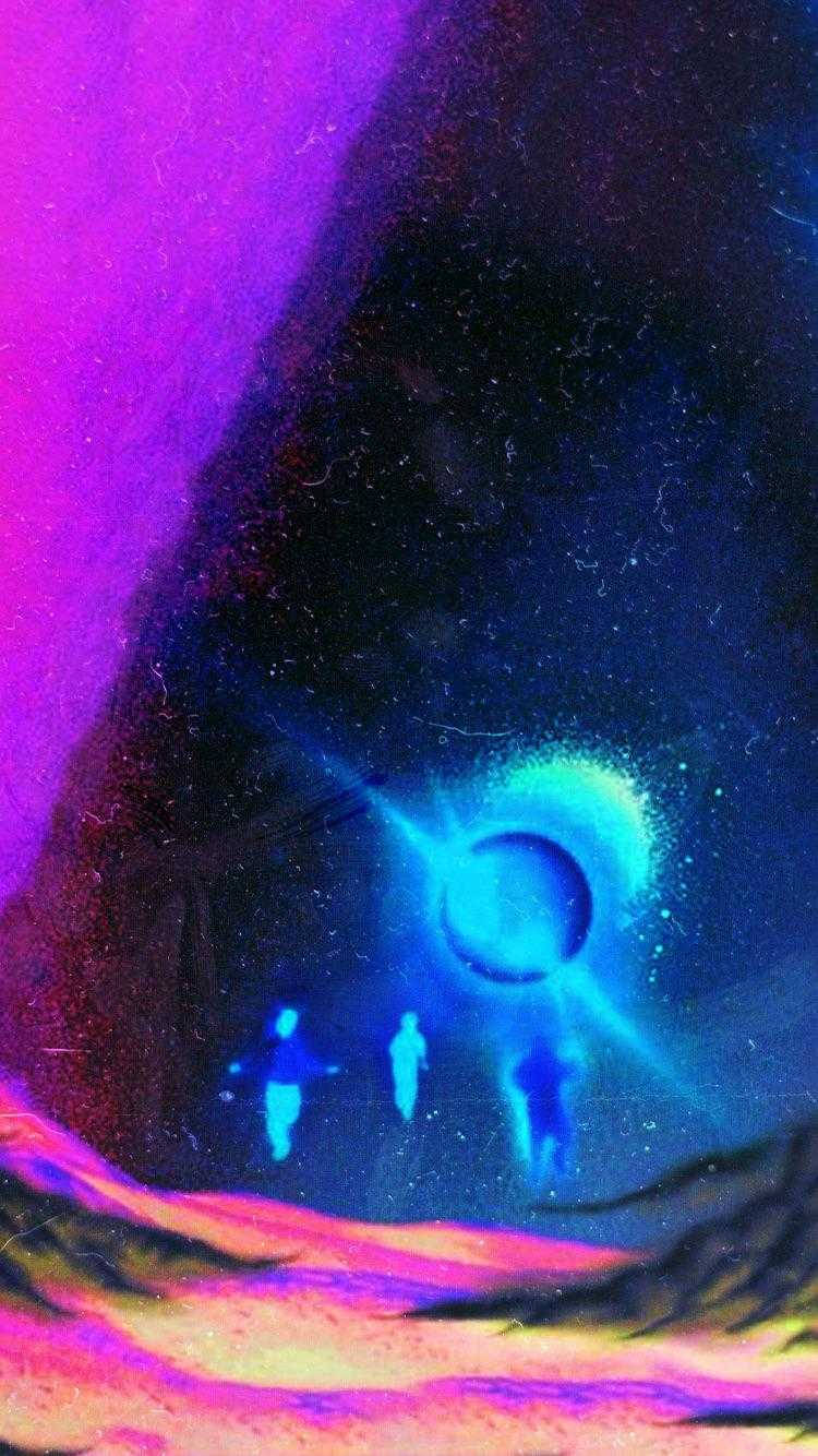 Kanye West Donda 桌布 壁紙 — 三個發光的藍色身影站在一個宇宙傳送門前，背景是沐浴在霓虹紫和電光藍光中的超現實外星景觀。