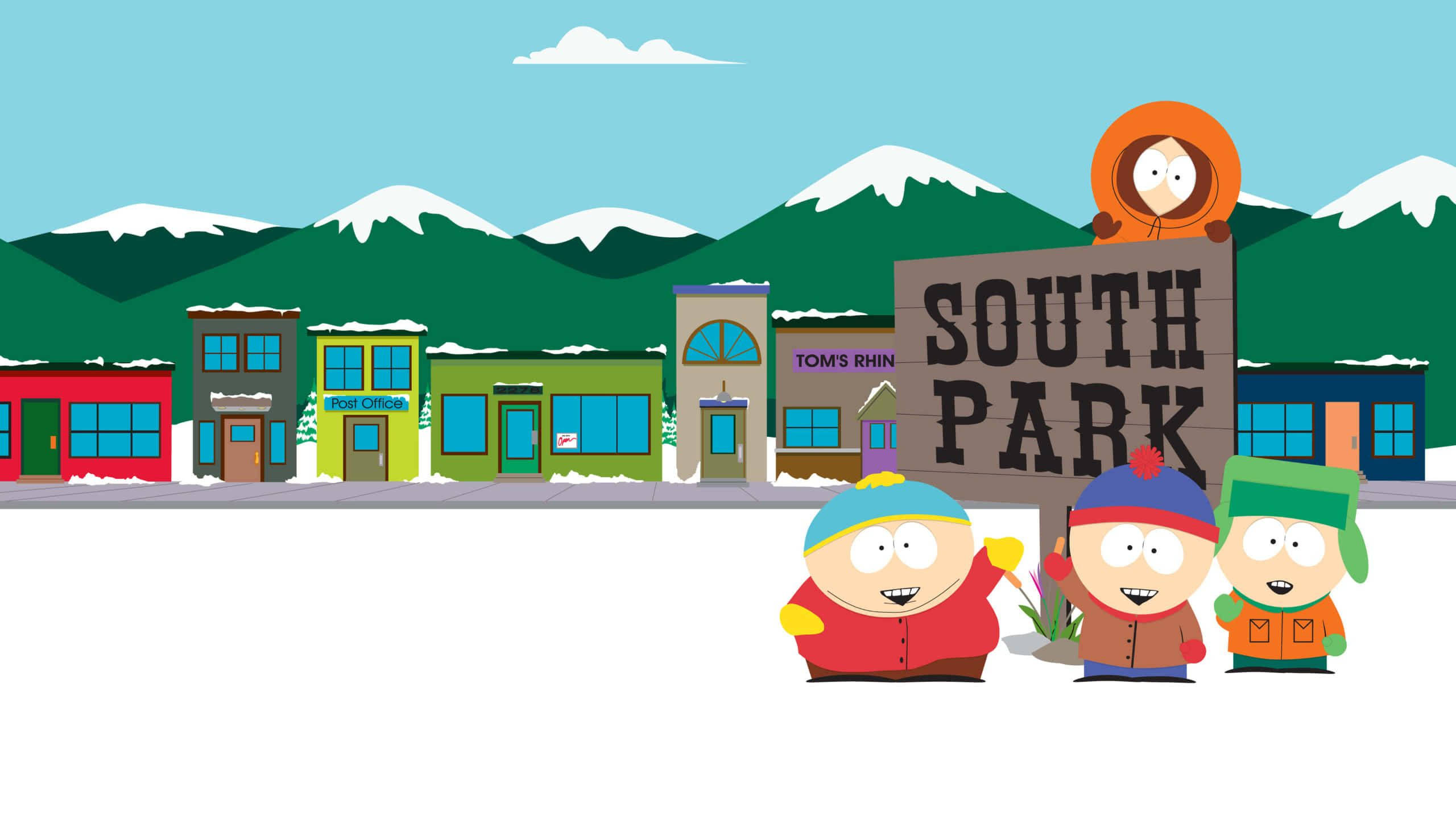 Kenny 桌布 壁紙 — 三個穿著冬季外套的卡通男孩站在一個「SOUTH PARK」標誌前，背景是白雪覆蓋的山脈和色彩繽紛的城鎮建築。