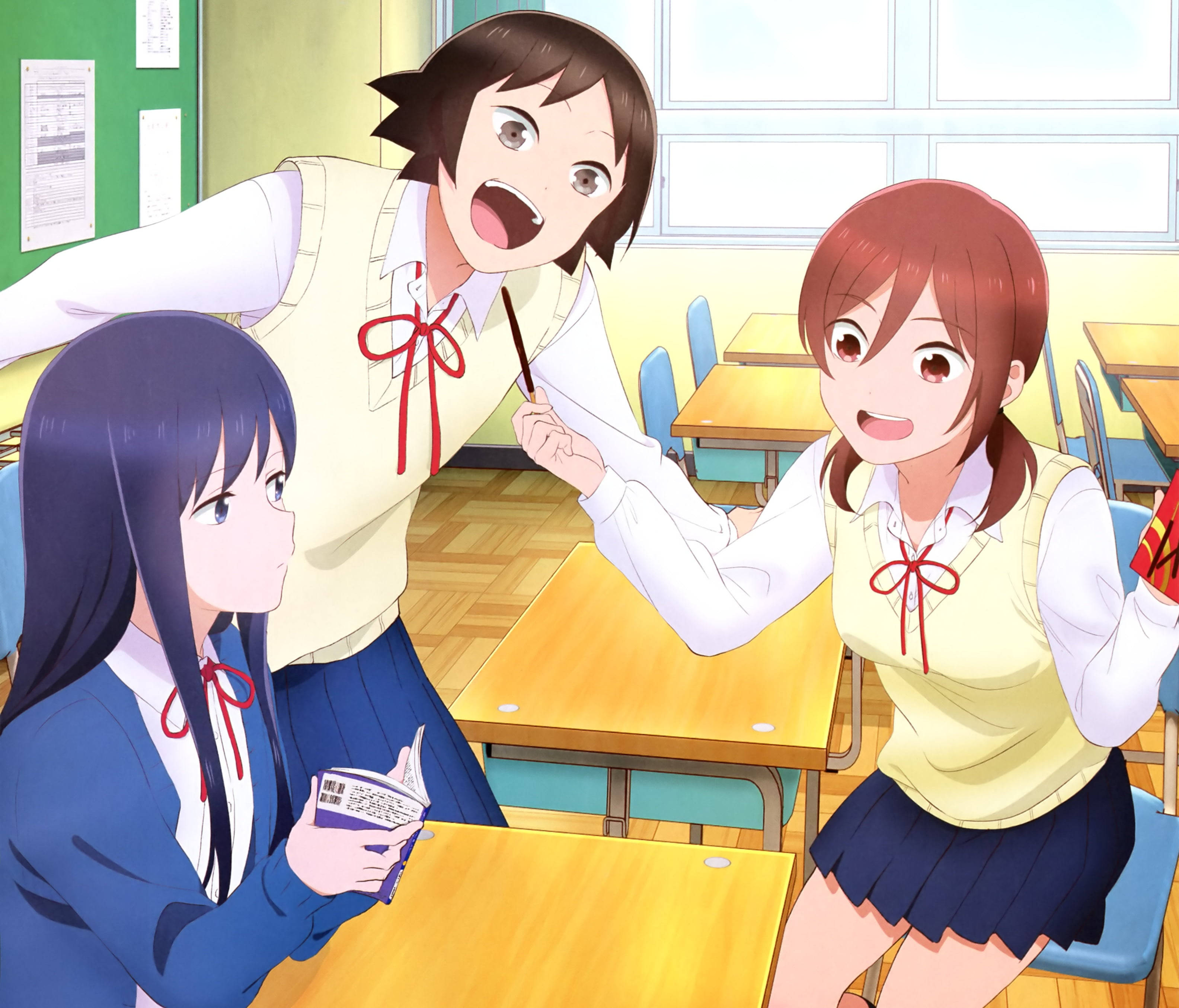 kimi ga nozomu eien 桌布 壁紙 — 三個穿著校服的動漫女孩在明亮的教室裡表現出驚訝和笑聲。