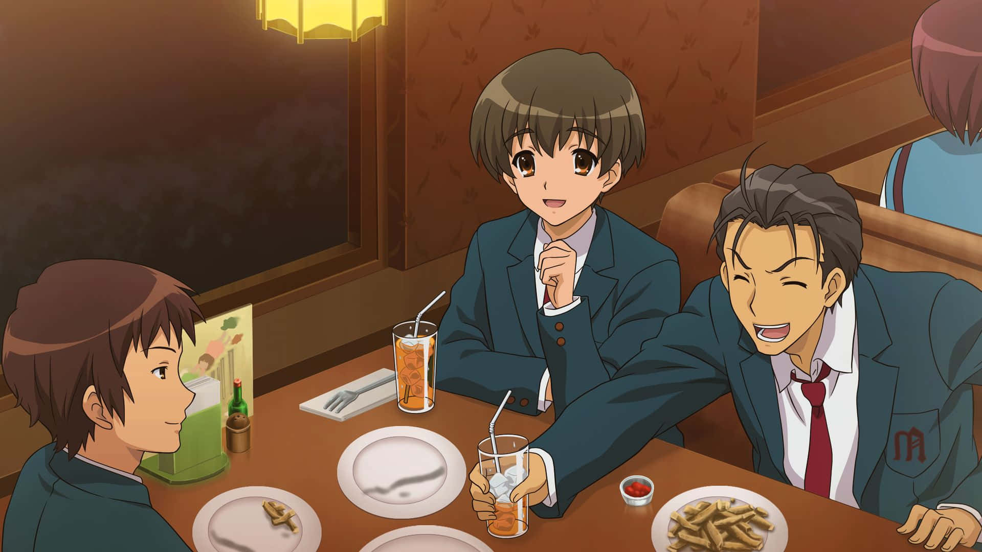 Haruhi Taniguchi 桌布 壁紙 — 三個穿著校服的動漫青少年在燈光溫暖的餐廳卡座裡，邊喝飲料邊吃薯條，有說有笑。