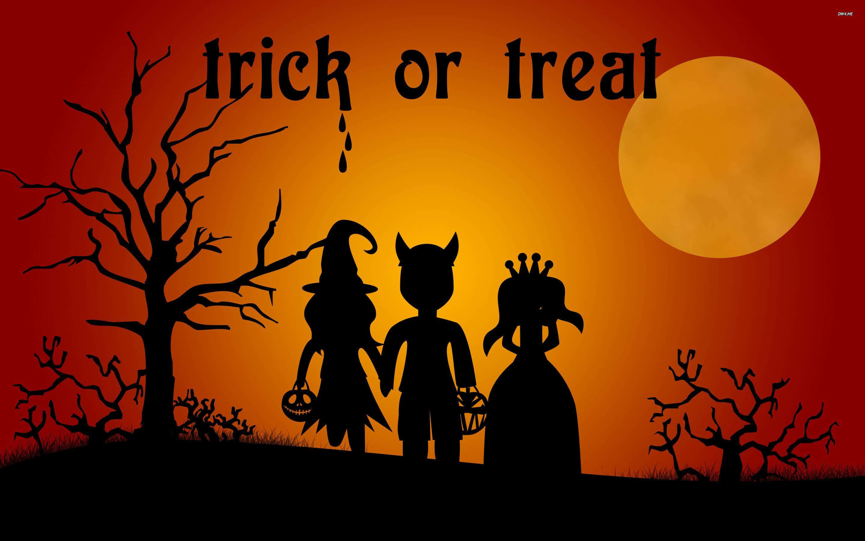 Trick Or Treat 桌布 壁紙 — 三個穿著萬聖節服裝的剪影兒童站在血紅色天空下發光的橙色月亮前。