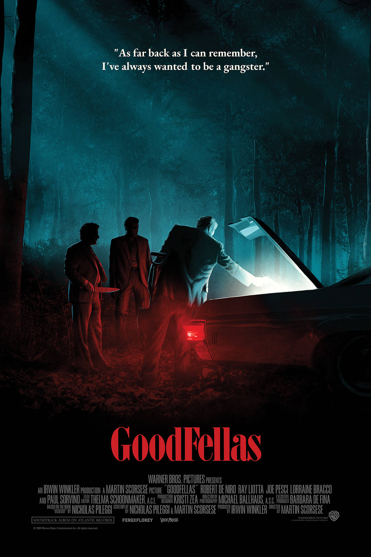 goodfellas 桌布 壁紙 — 三個穿西裝的男人在夜晚的黑暗森林中站在一輛打開後車廂的車旁，沐浴在詭異的紅藍光中。