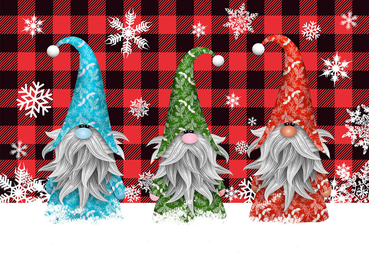 Gnome 桌布 壁紙 — 三個節日小矮人，留著雪白的鬍子，戴著圖案帽子，站在飾有白色雪花的紅黑格子背景前。