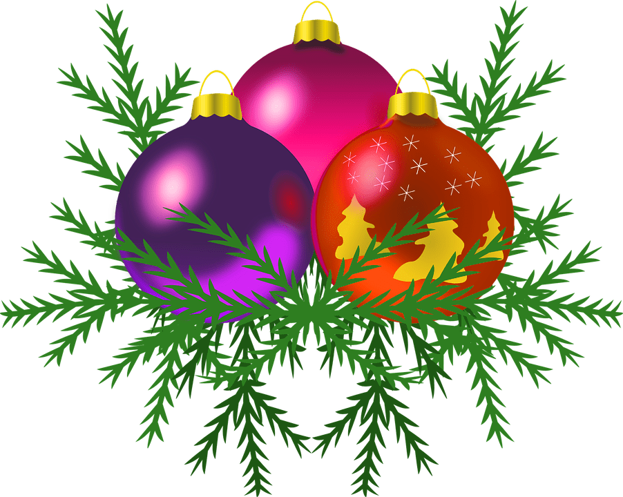 Christmas Clip Art 桌布 壁紙 — 三個紫色、粉紅色和紅色的光面聖誕裝飾，帶金色蓋子，藏在綠色松針之間。