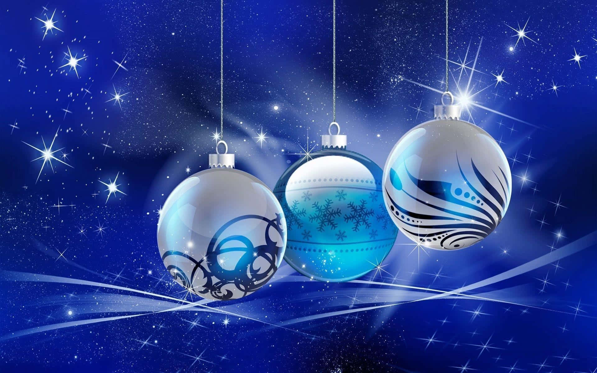 3d Christmas 桌布 壁紙 — 三個華麗的藍色和銀色聖誕裝飾品懸掛在閃爍的星空夜空和發光的光跡前。