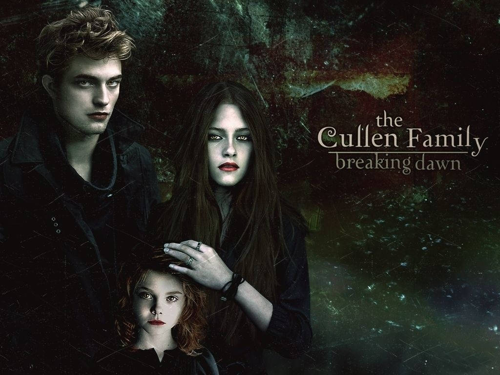 Twilight Aesthetic 桌布 壁紙 — 三個蒼白的吸血鬼穿著深色衣服，在霧氣瀰漫的森林背景下莊嚴地站立，周圍有發光的綠色苔蘚。