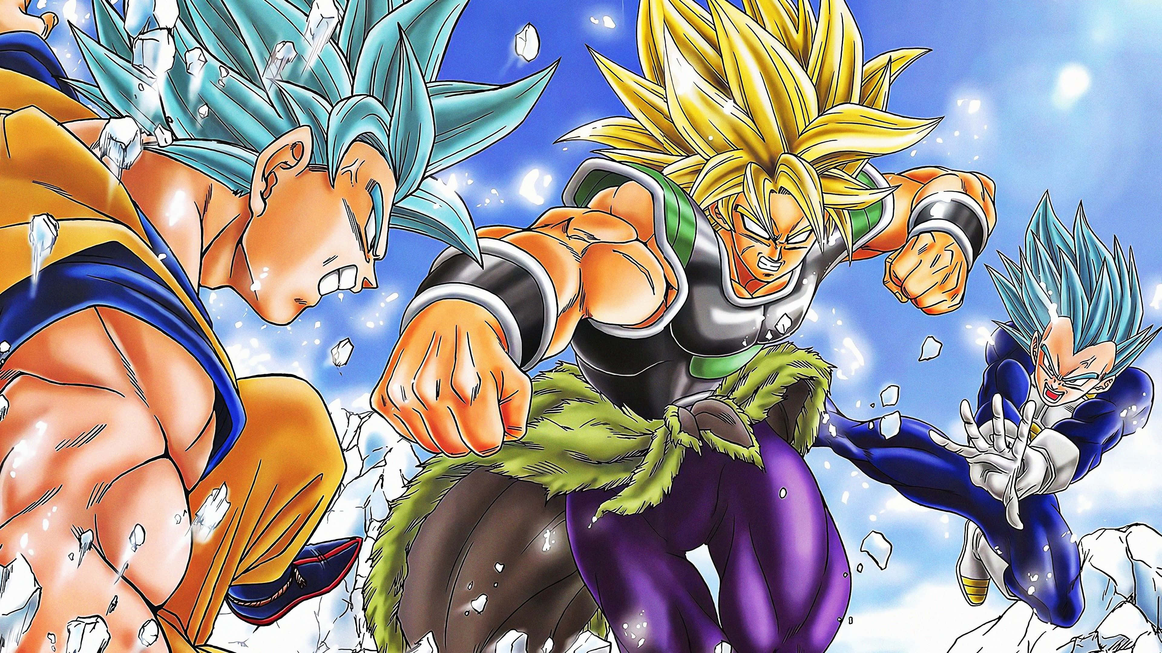 Dragon Ball Z Broly 桌布 壁紙 — 三個超級賽亞人角色在破碎的冰塊和明亮的藍天下進行動態的動畫戰鬥。