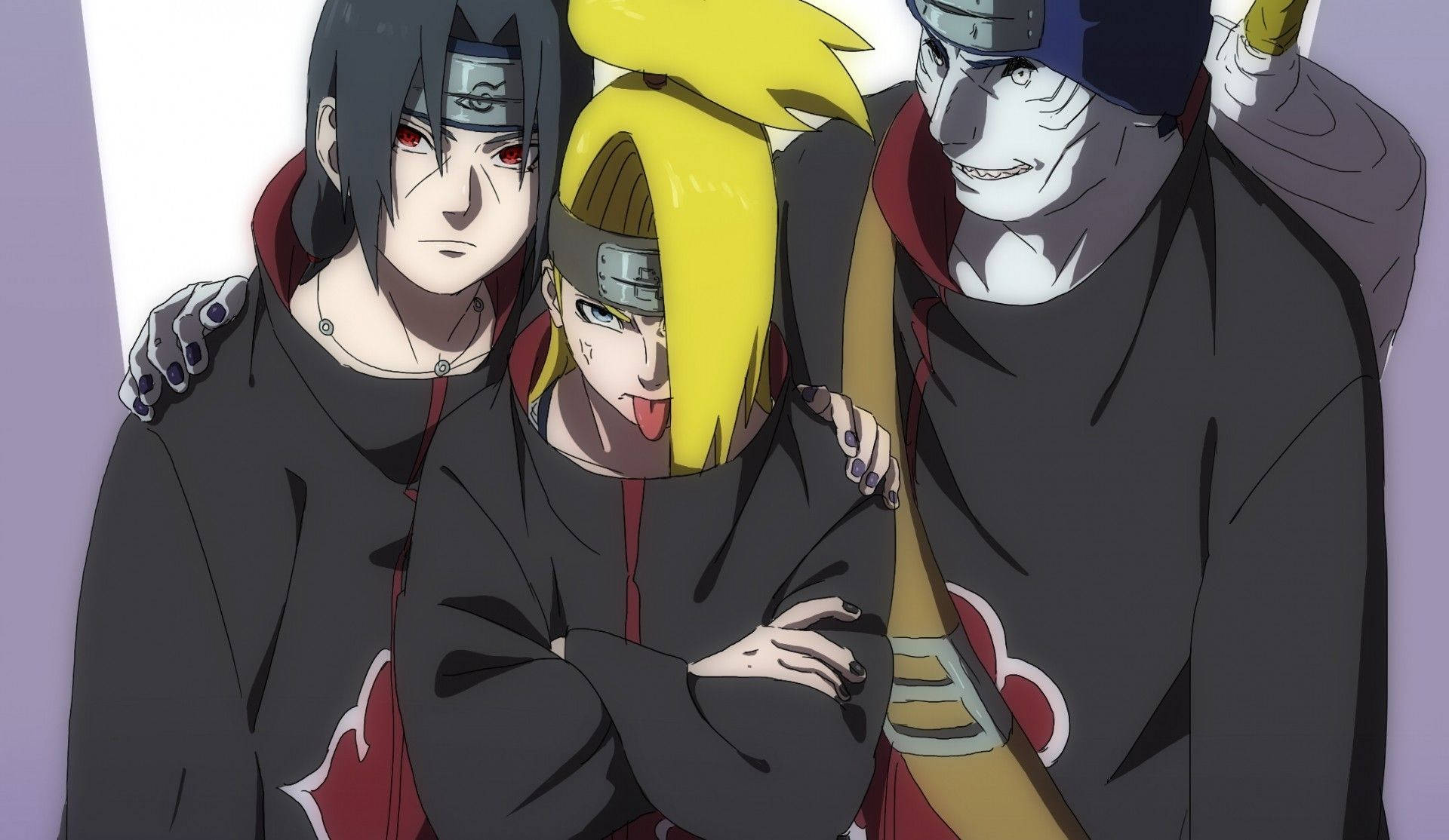 Itachi And Kisame 桌布 壁紙 — 三個身穿深色斗篷、帶有紅色雲朵圖案的動漫角色在純紫色背景前一起擺姿勢。