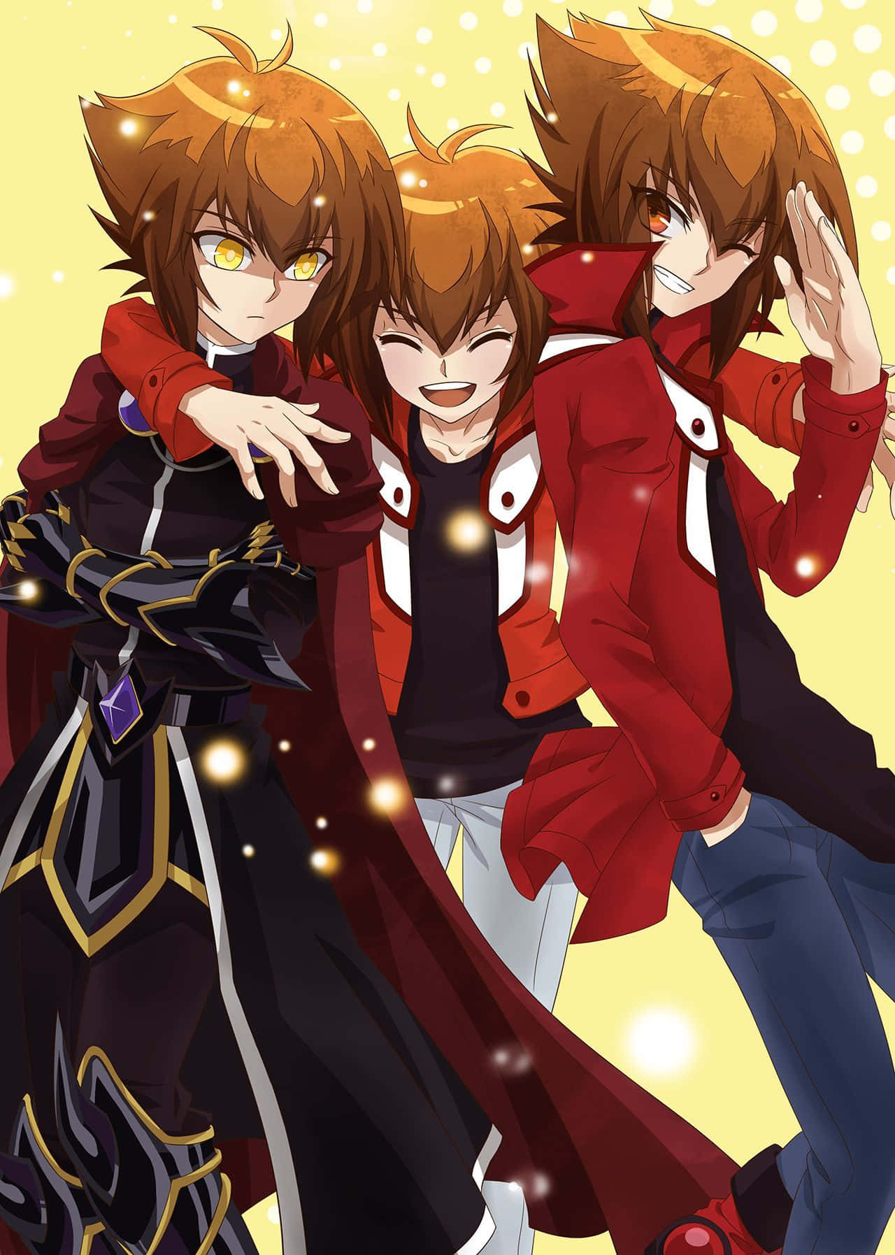 Jaden Yuki 桌布 壁紙 — 三個身穿紅色外套的動畫男孩在閃爍的黃色背景和發光粒子前自信地擺姿勢。