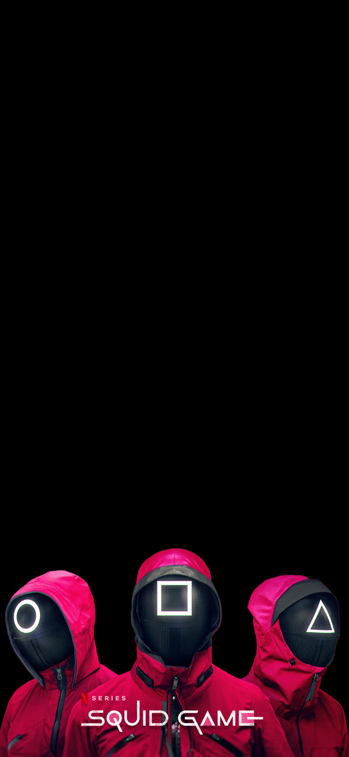 Squid Game 桌布 壁紙 — 三個身穿紅色連帽外套、戴著幾何發光面具的人物，站在帶有「魷魚遊戲」文字的黑色背景前。