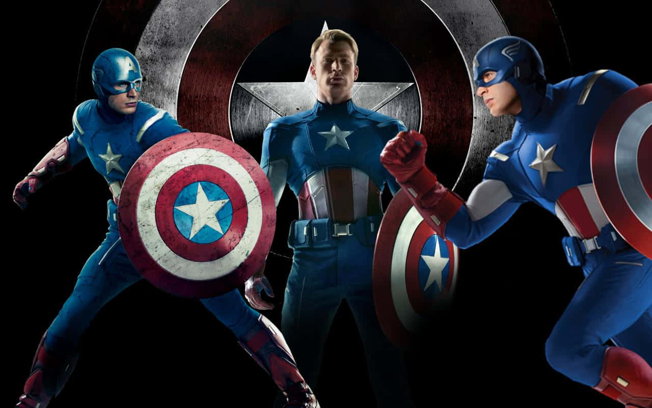 Captain America Cool 桌布 壁紙 — 三個身穿藍、紅、白色服裝的美國隊長角色在星形徽章背景下動態擺姿勢。