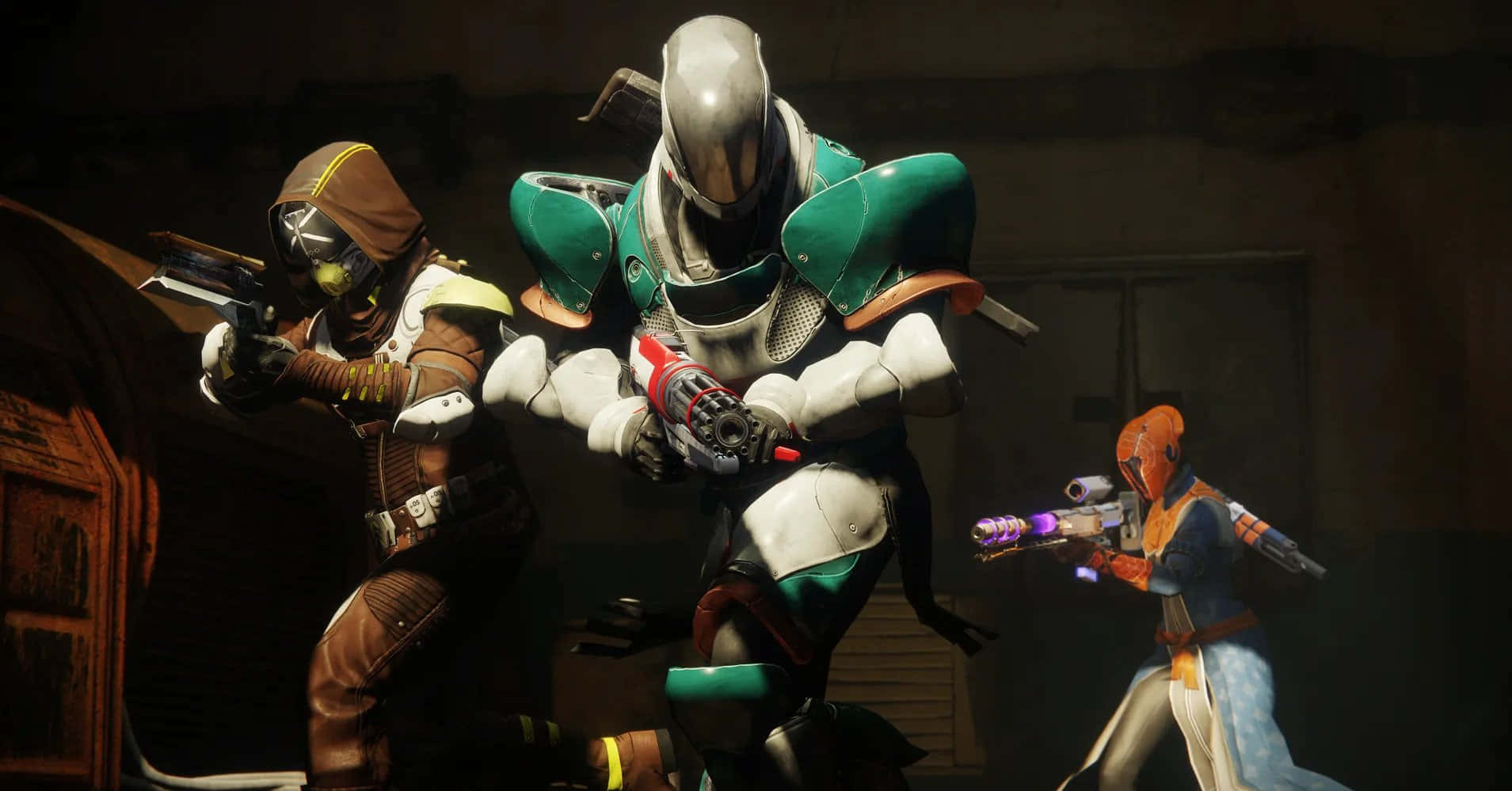 Destiny Characters 桌布 壁紙 — 三個身穿裝甲的角色在昏暗的房間中，專注地瞄準未來武器。