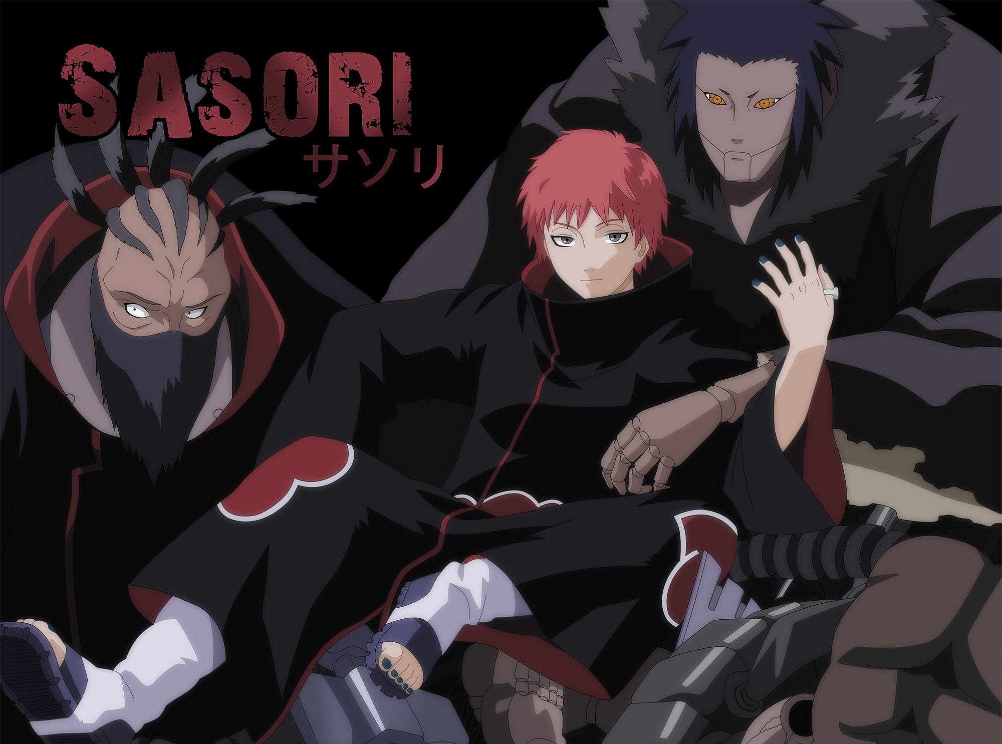 Sasori 桌布 壁紙 — 三個身穿黑色曉組織長袍、帶有紅色雲紋的動漫角色，在顯示名字「蠍」的深色背景前擺姿勢。
