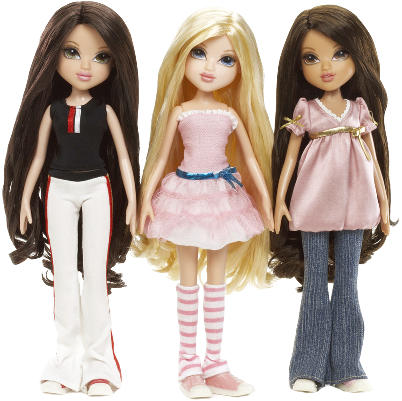 時尚精靈 桌布 壁紙 — 三個長髮、穿著不同服飾的 Bratz 公仔並排站在純色背景前。